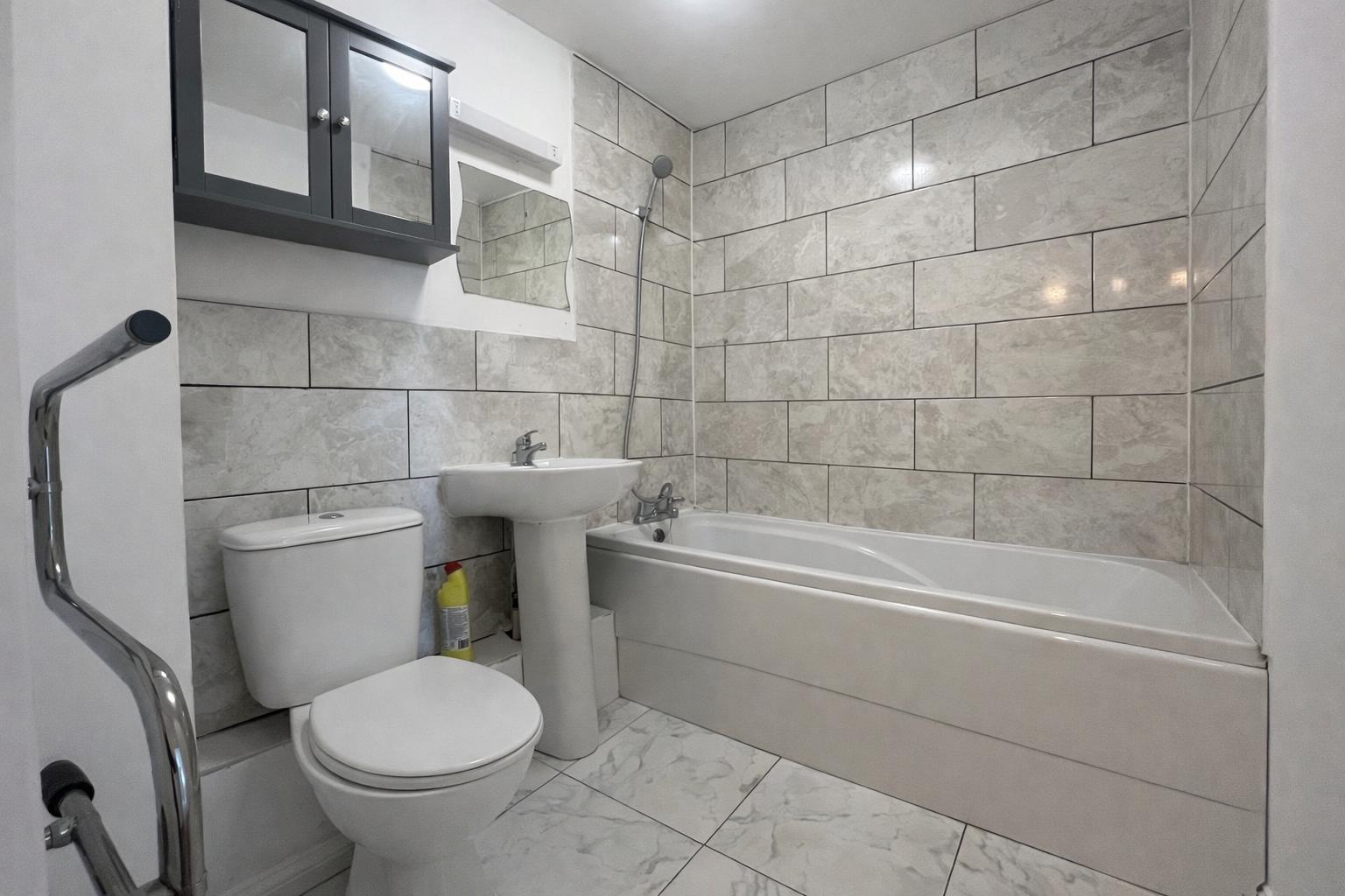 2 bed house to rent in Hill View Drive, Thamesmead  - Property Image 4