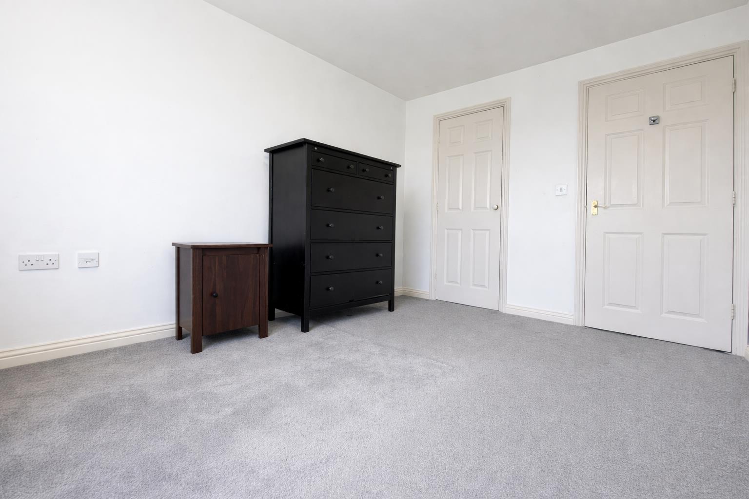 2 bed house to rent in Hill View Drive, Thamesmead 5