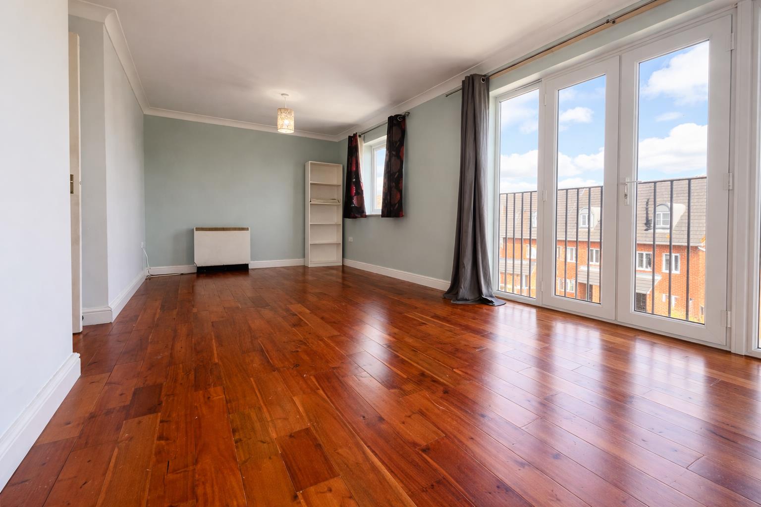 2 bed house to rent in Hill View Drive, Thamesmead  - Property Image 2