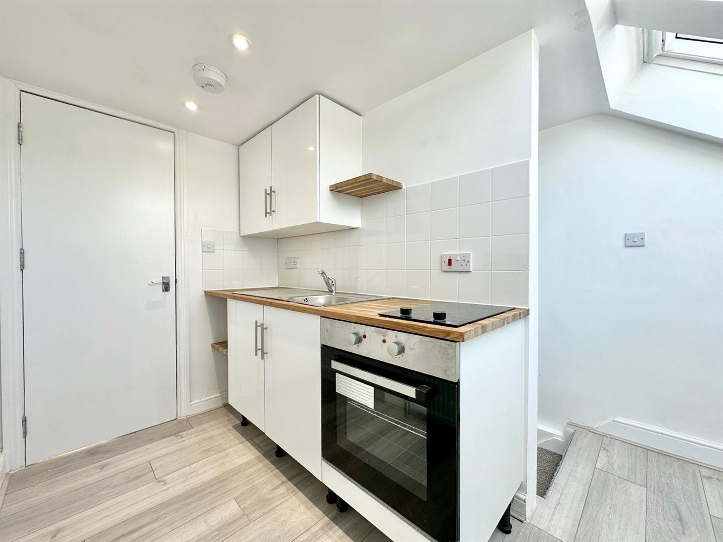 1 bed house share to rent in Biggin Way, London  - Property Image 2