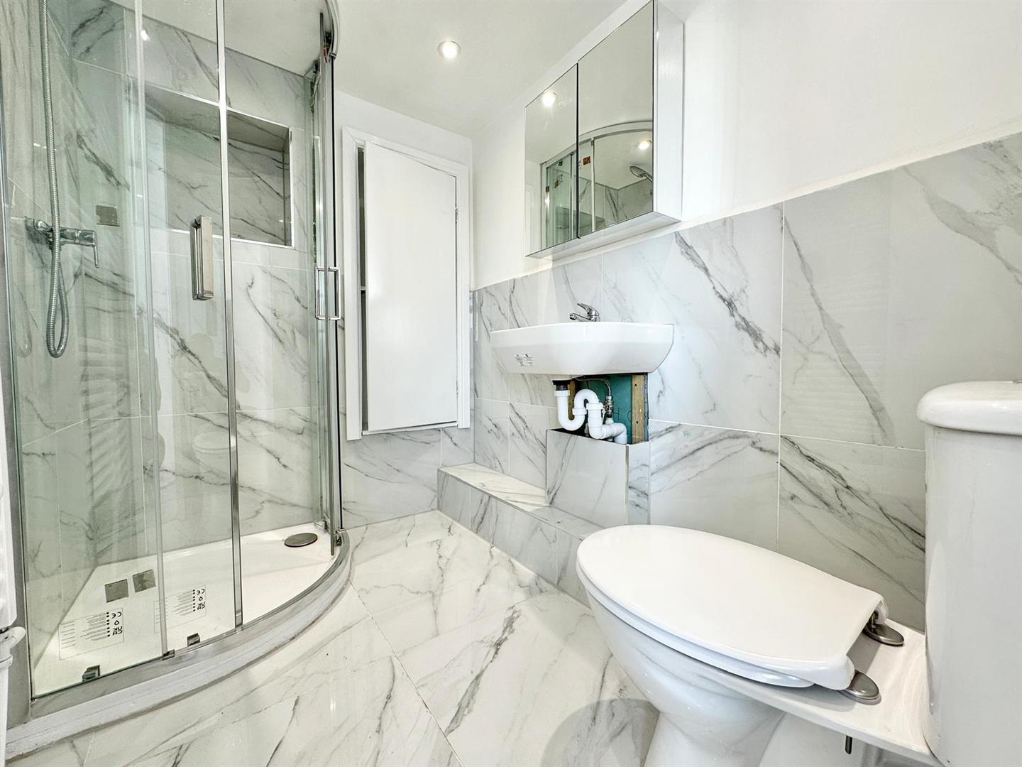 1 bed house share to rent in Biggin Way, London  - Property Image 5