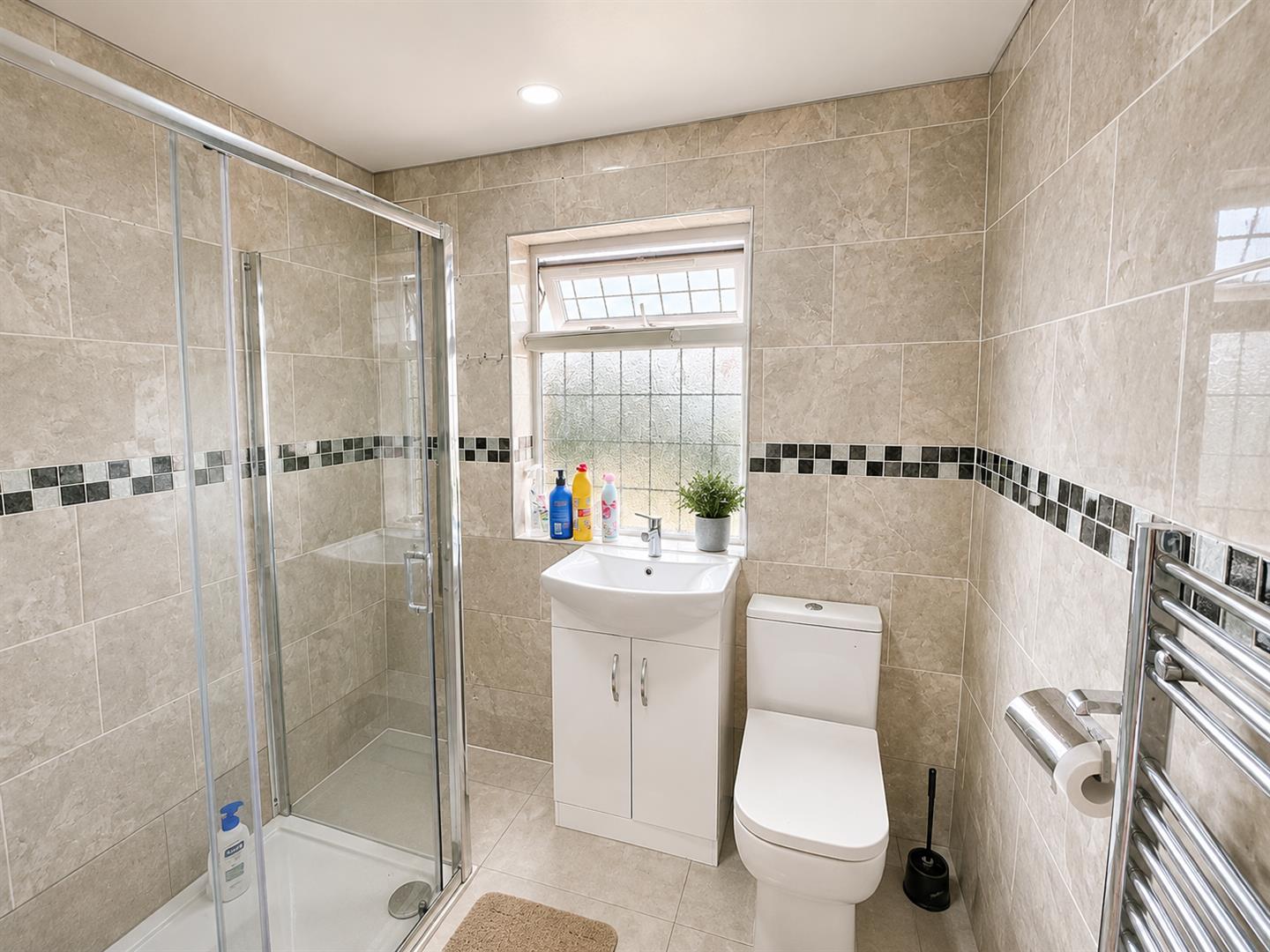 3 bed semi-detached house to rent in Madison Crescent, Bexleyheath 8