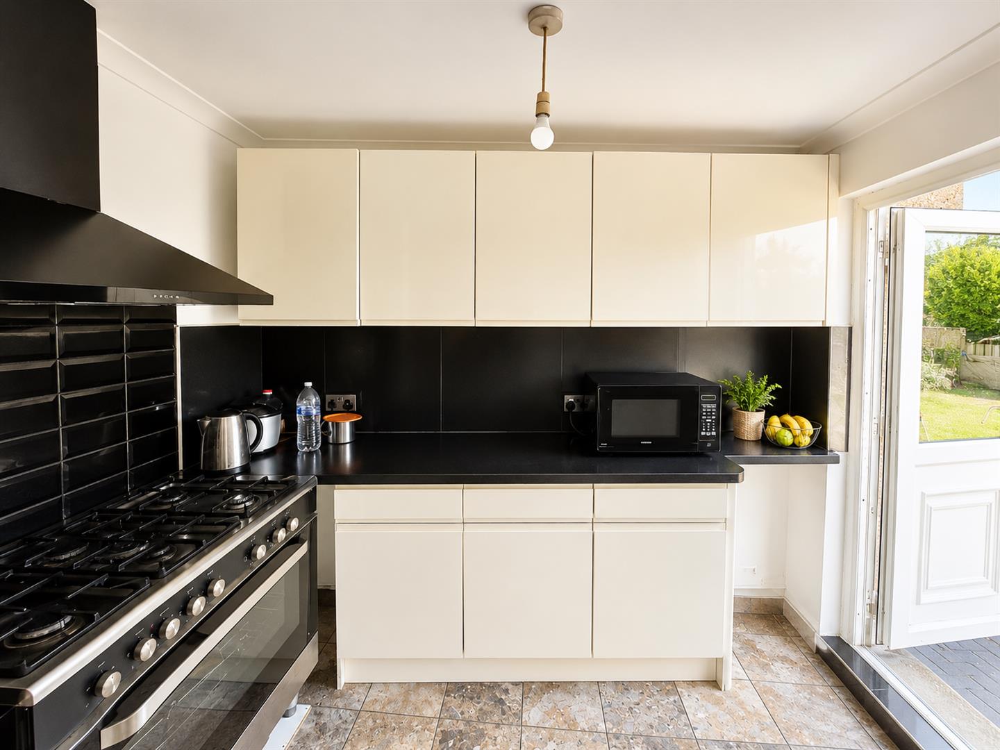 3 bed semi-detached house to rent in Madison Crescent, Bexleyheath 4