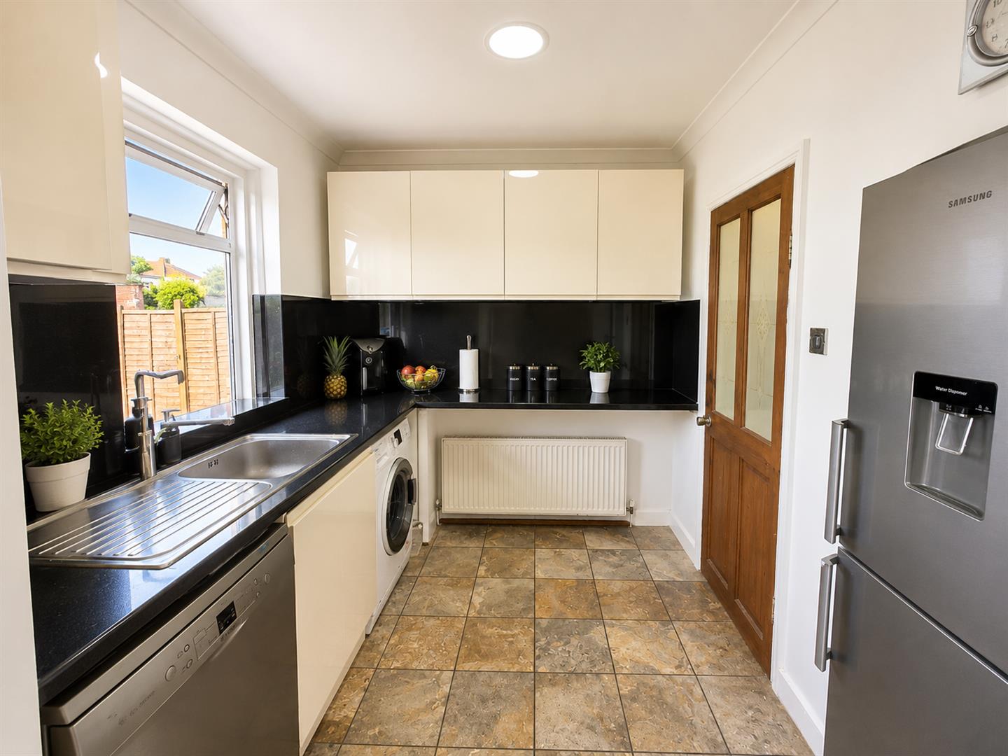 3 bed semi-detached house to rent in Madison Crescent, Bexleyheath 3