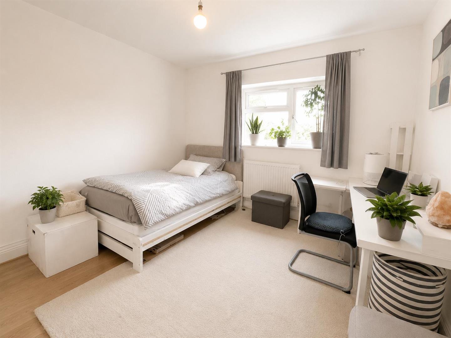 2 bed flat to rent in Elwyn Gardens, London 5