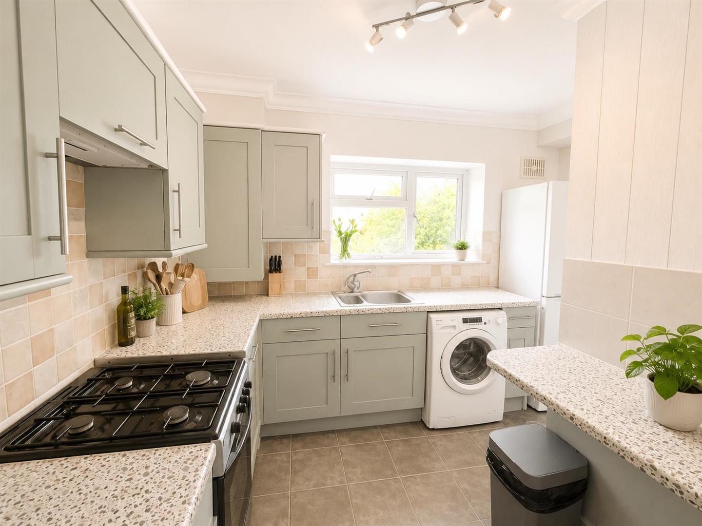 2 bed flat to rent in Elwyn Gardens, London  - Property Image 5