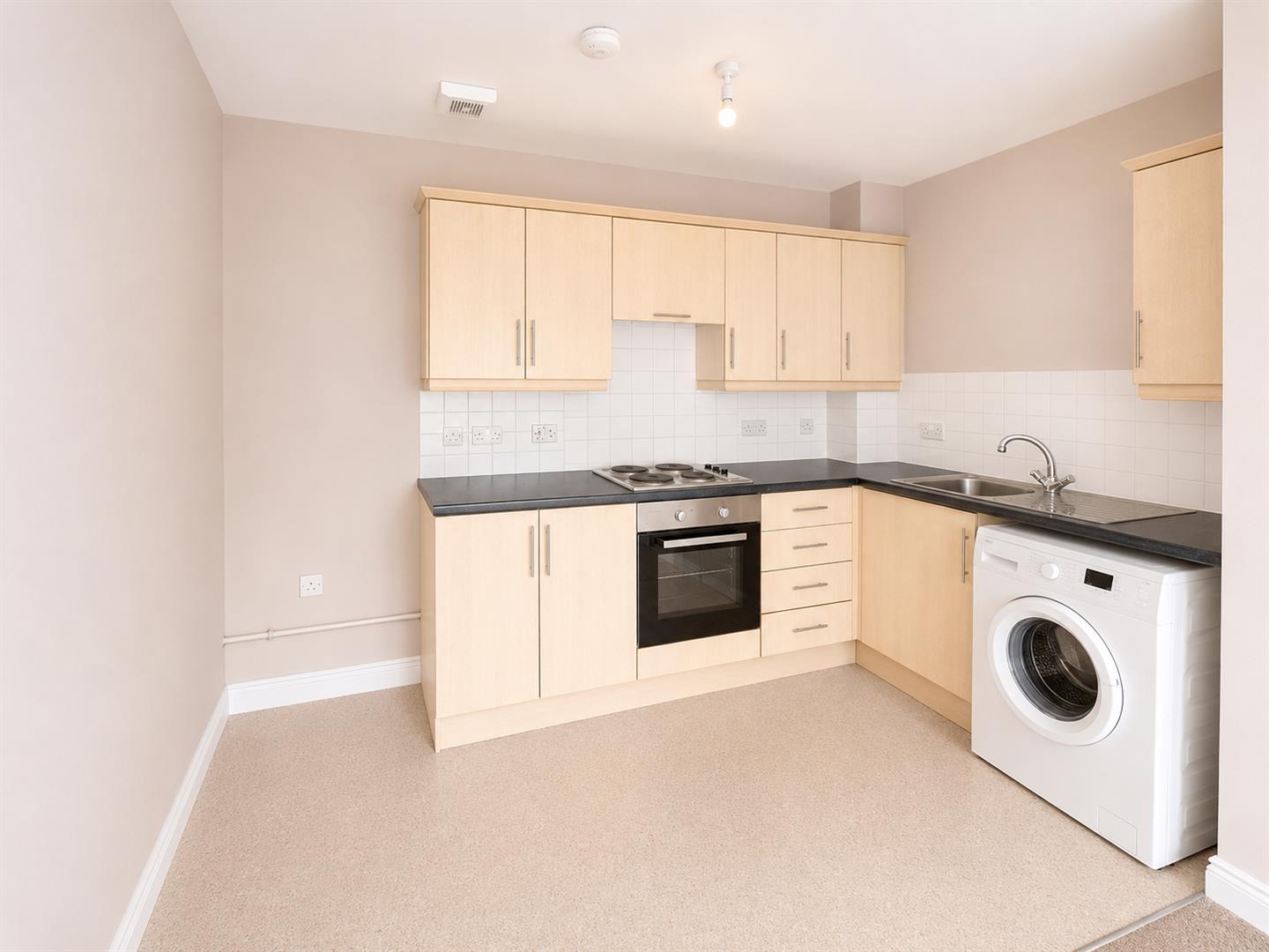1 bed flat to rent in Oakwood Close, London 2