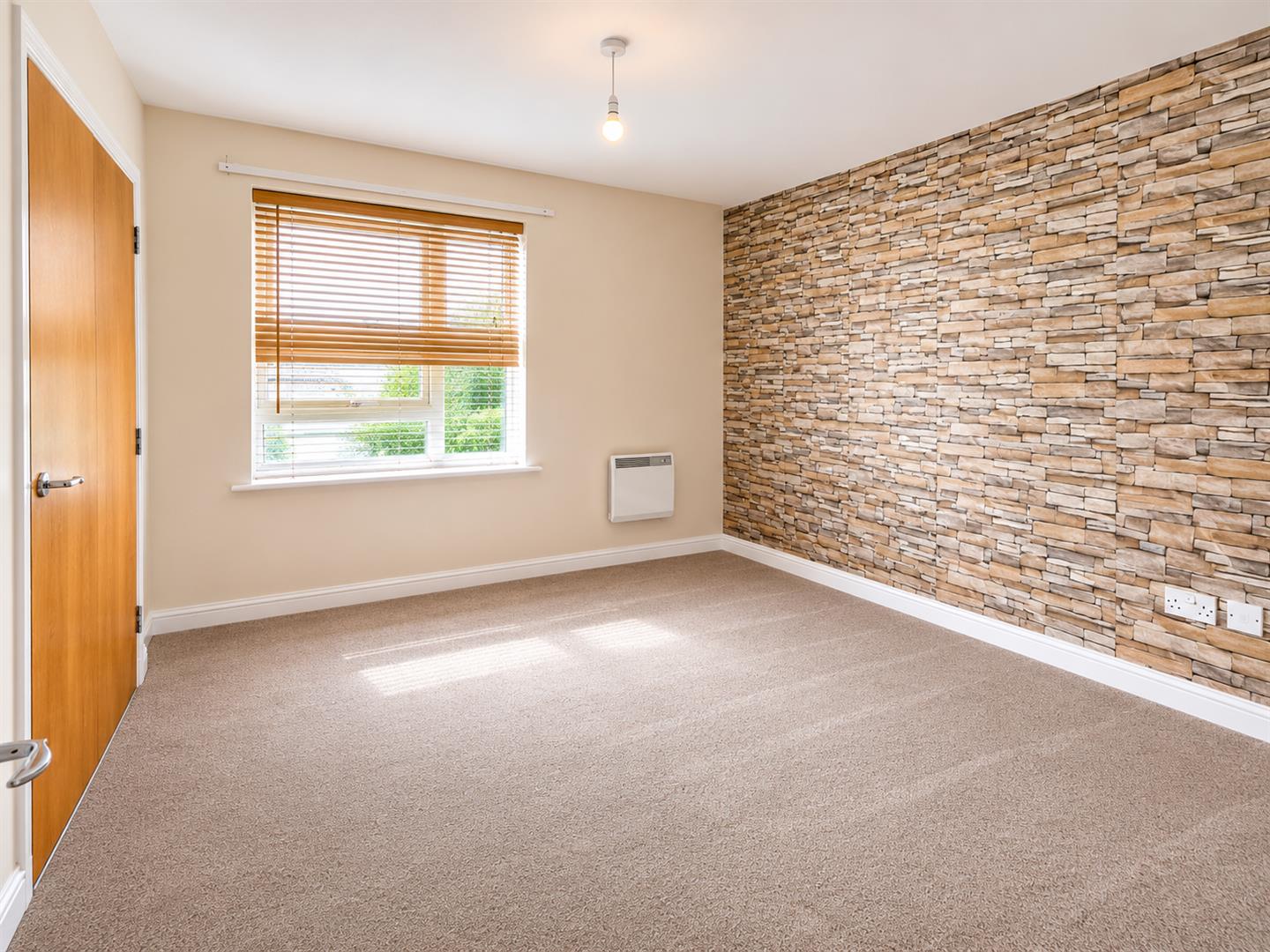 1 bed flat to rent in Oakwood Close, London 3
