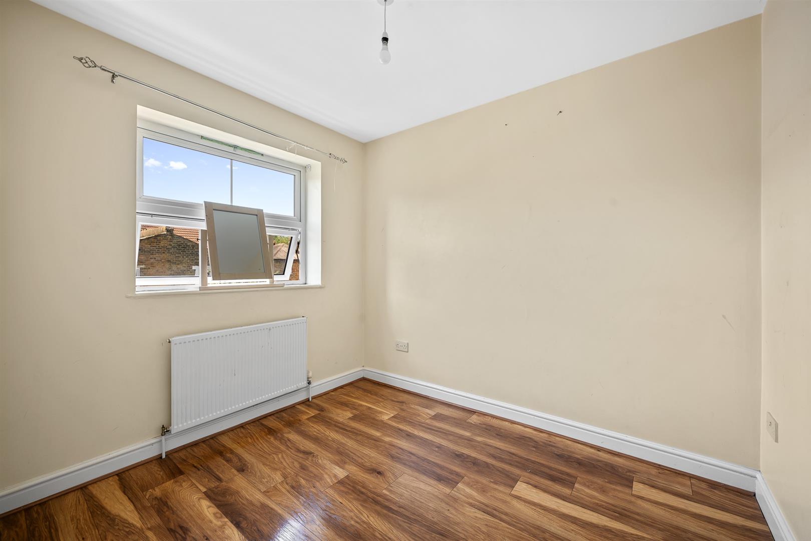 3 bed house for sale in Plum Lane, London  - Property Image 3