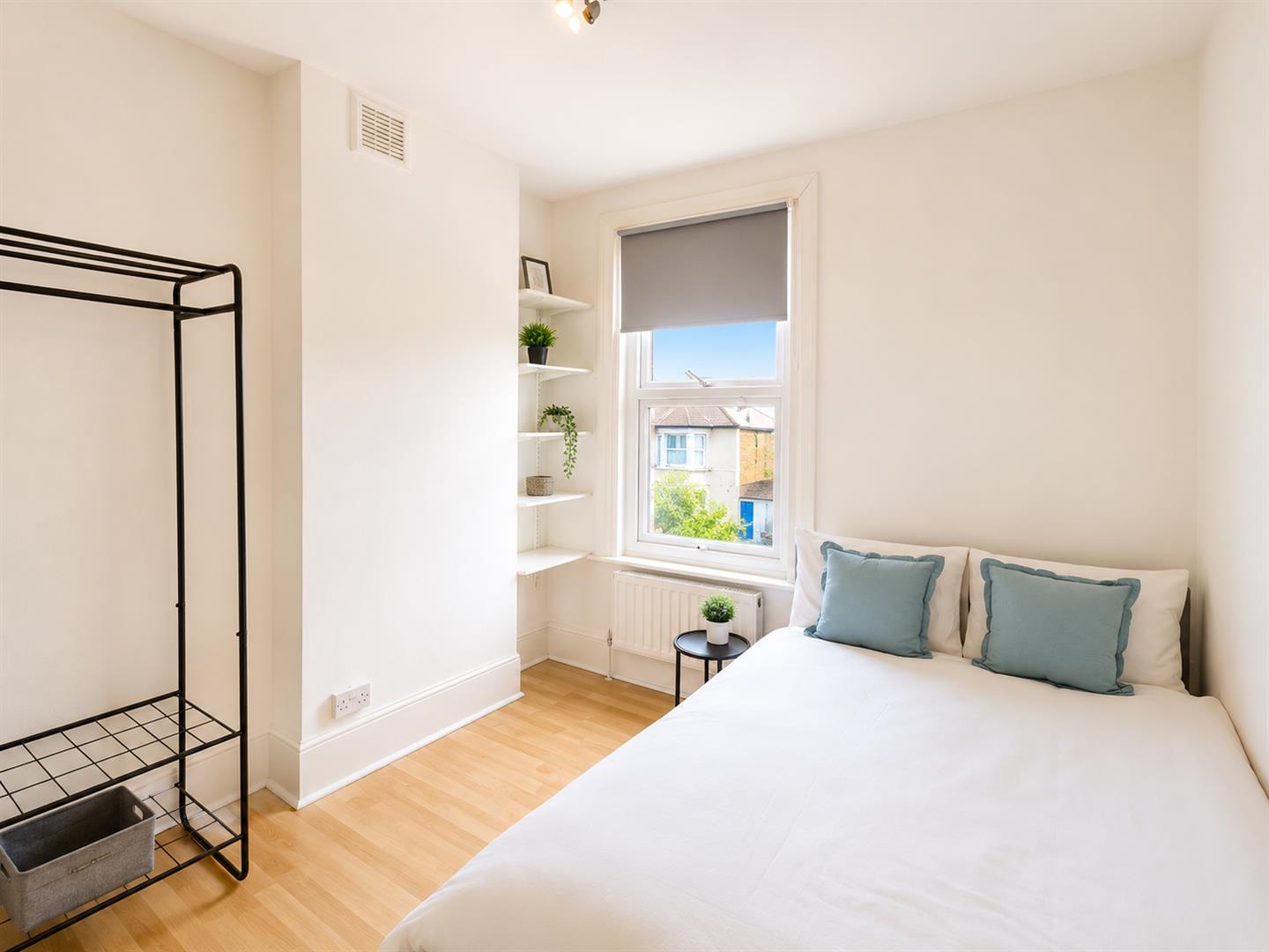 2 bed flat to rent in Hafton Road, London  - Property Image 5