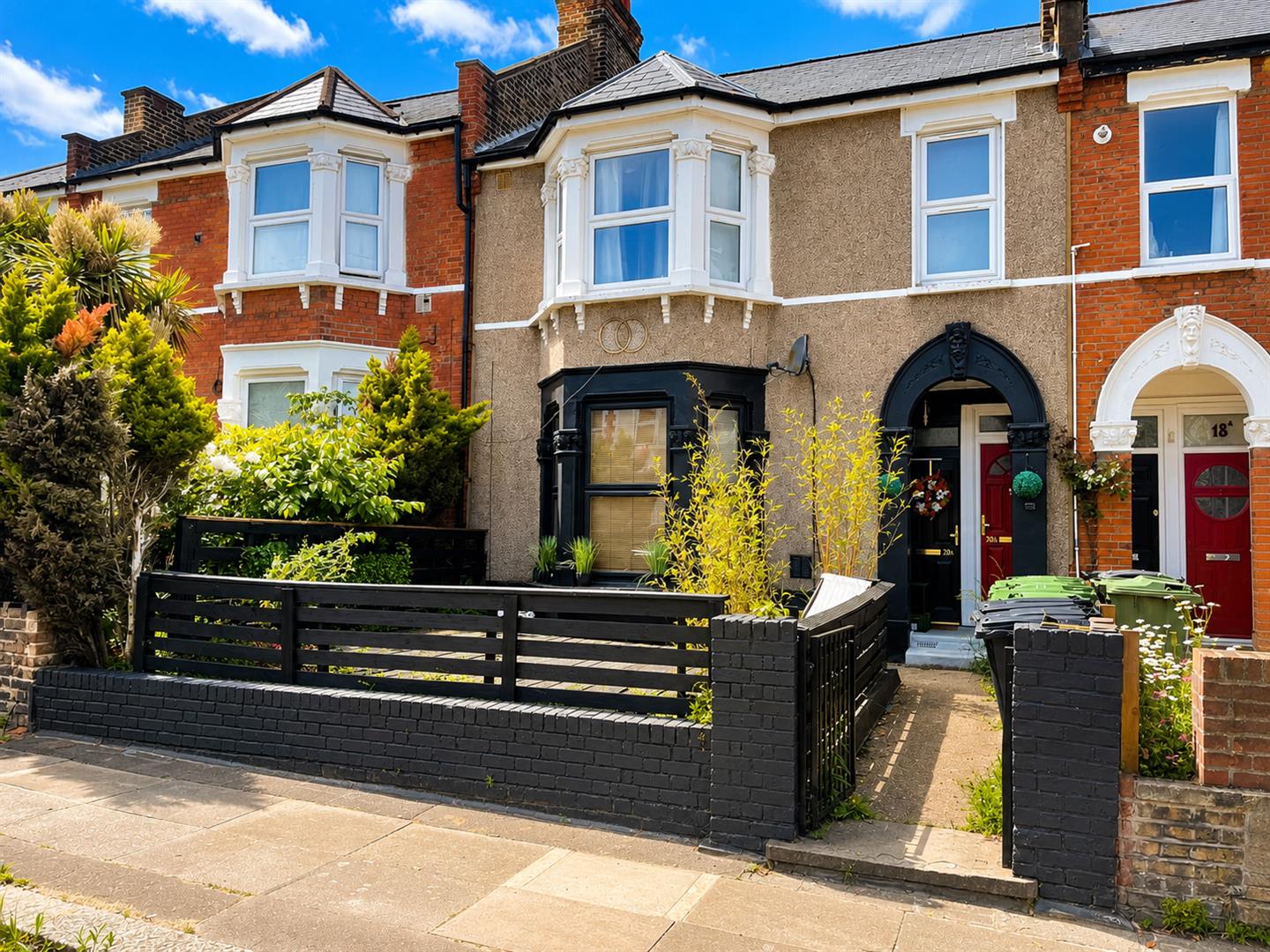 2 bed flat to rent in Hafton Road, London - Property Image 1