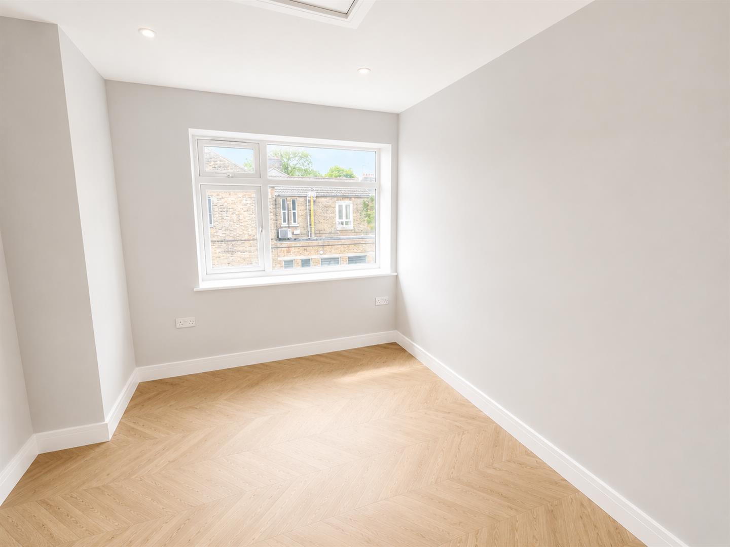 1 bed flat to rent in Halons Road, London 2