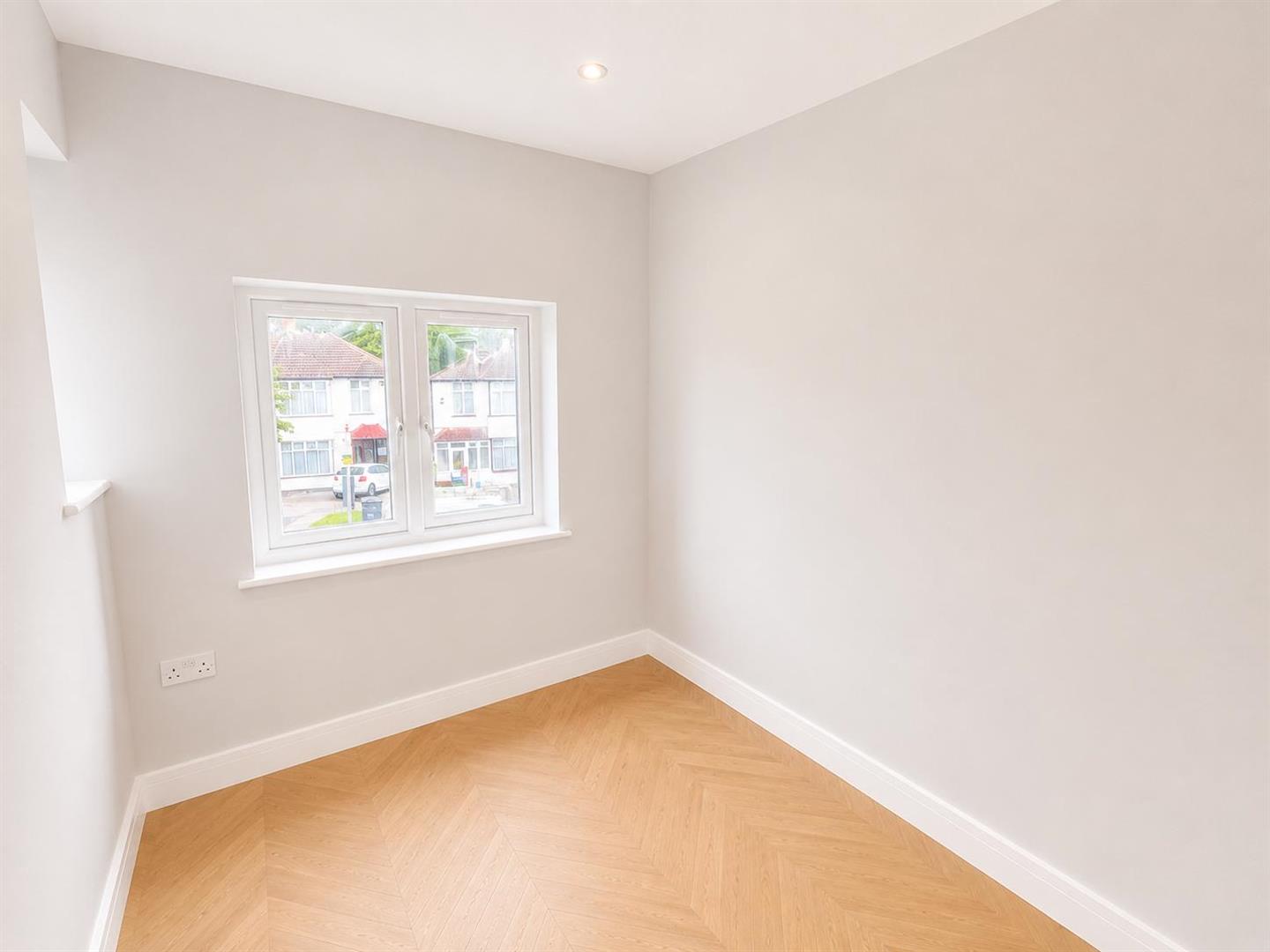 3 bed flat to rent in Footscray Road, London 3