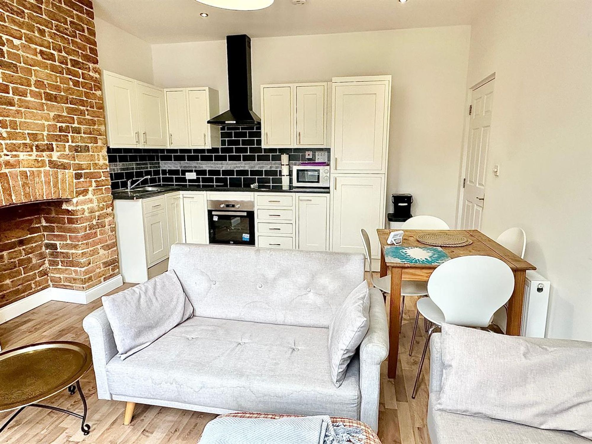 2 bed flat to rent in Marischal Road, London 4
