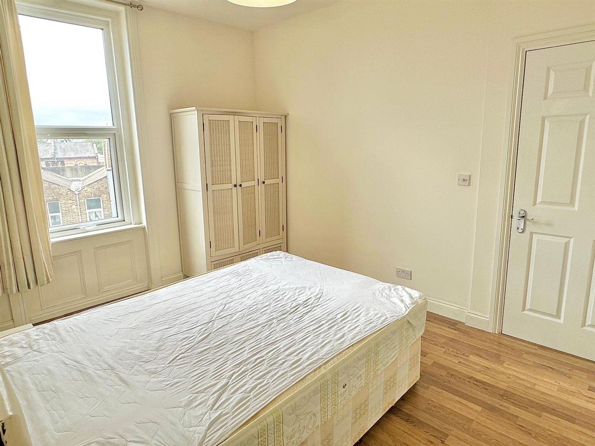 2 bed flat to rent in Marischal Road, London 7