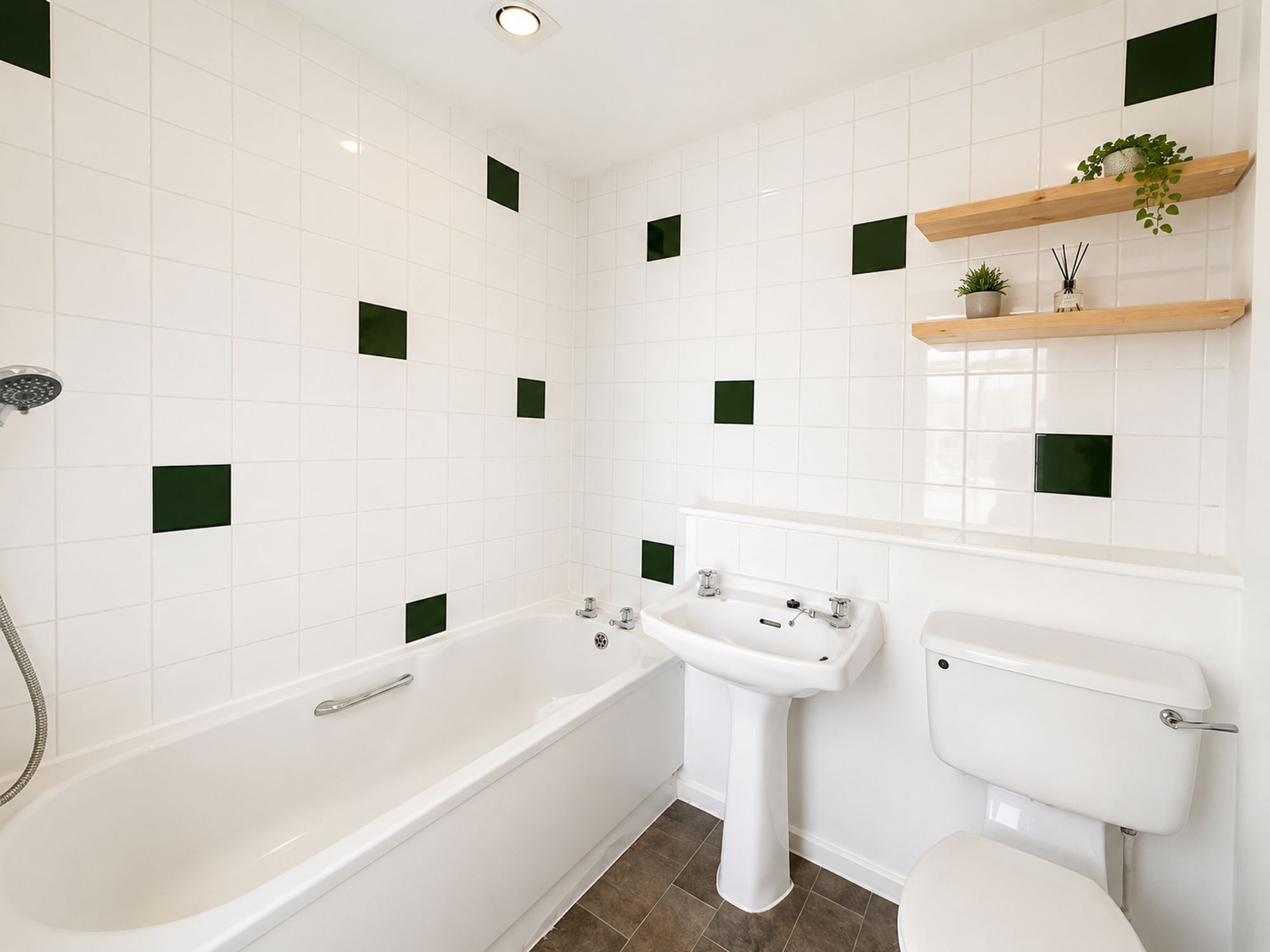1 bed flat to rent in Rowallan Court, London 4
