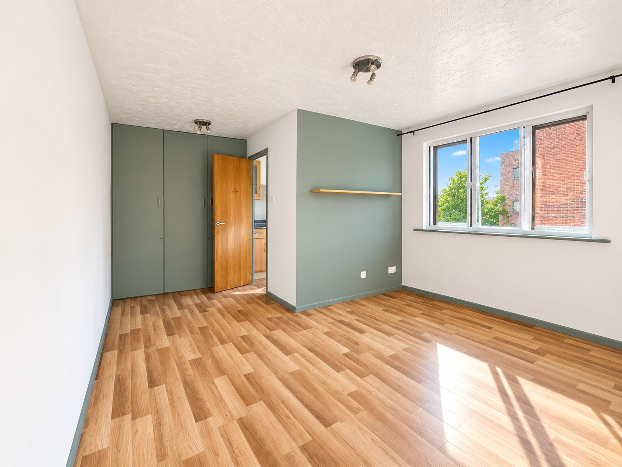 1 bed flat to rent in Rowallan Court, London 1