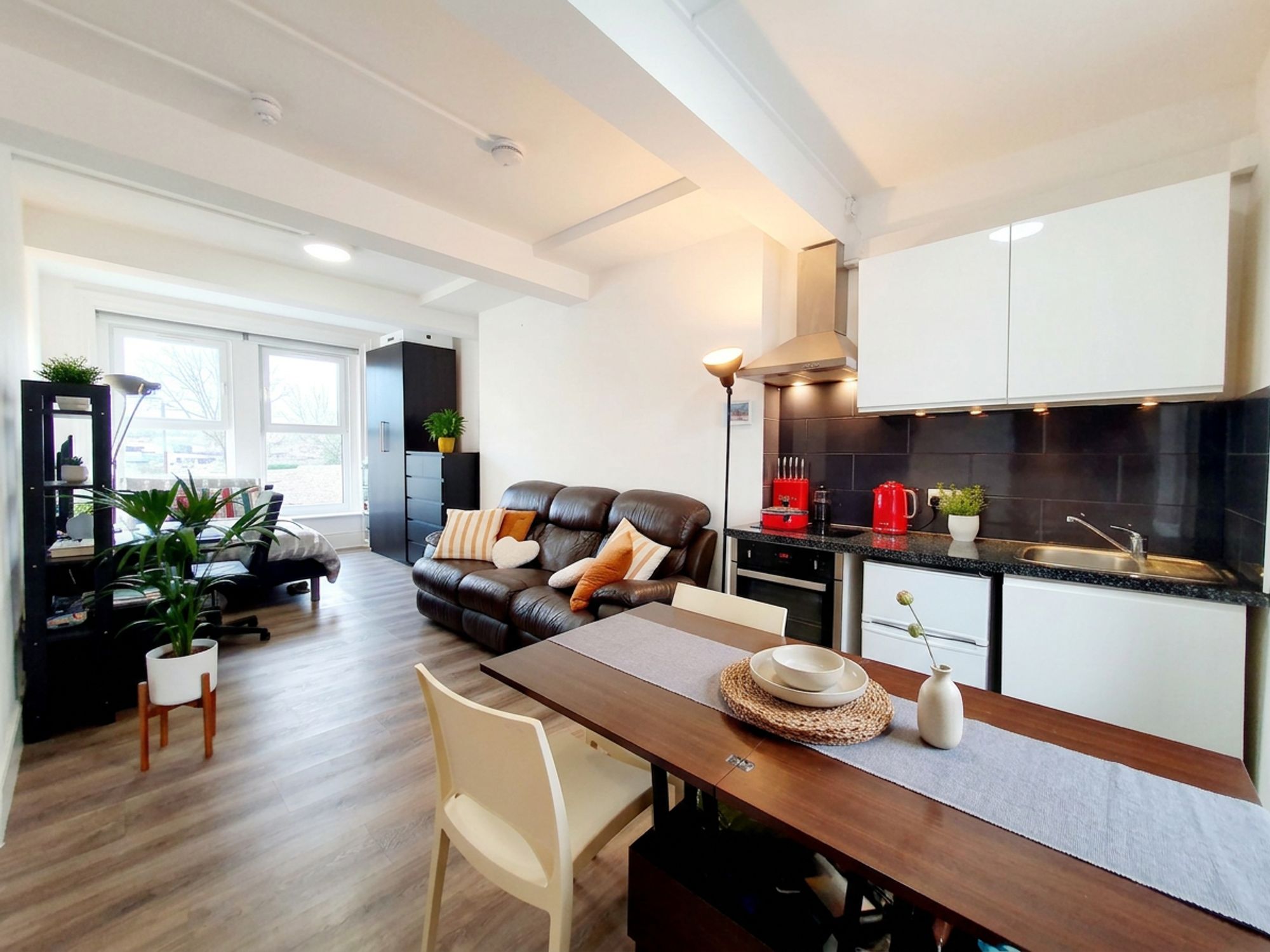1 bed studio flat to rent in Warspite Road, London  - Property Image 1