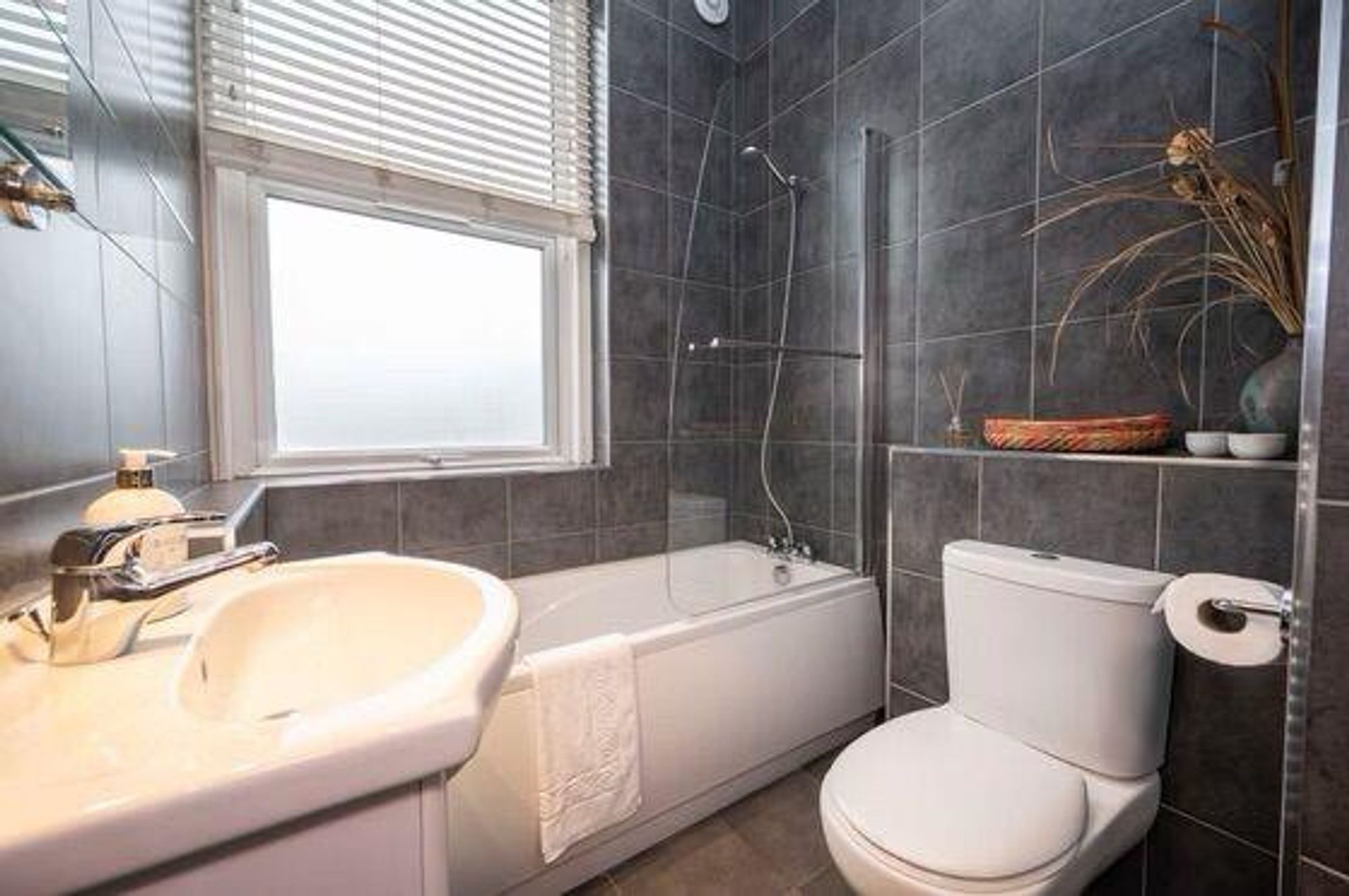 2 bed flat to rent in Marischal Road, London  - Property Image 10