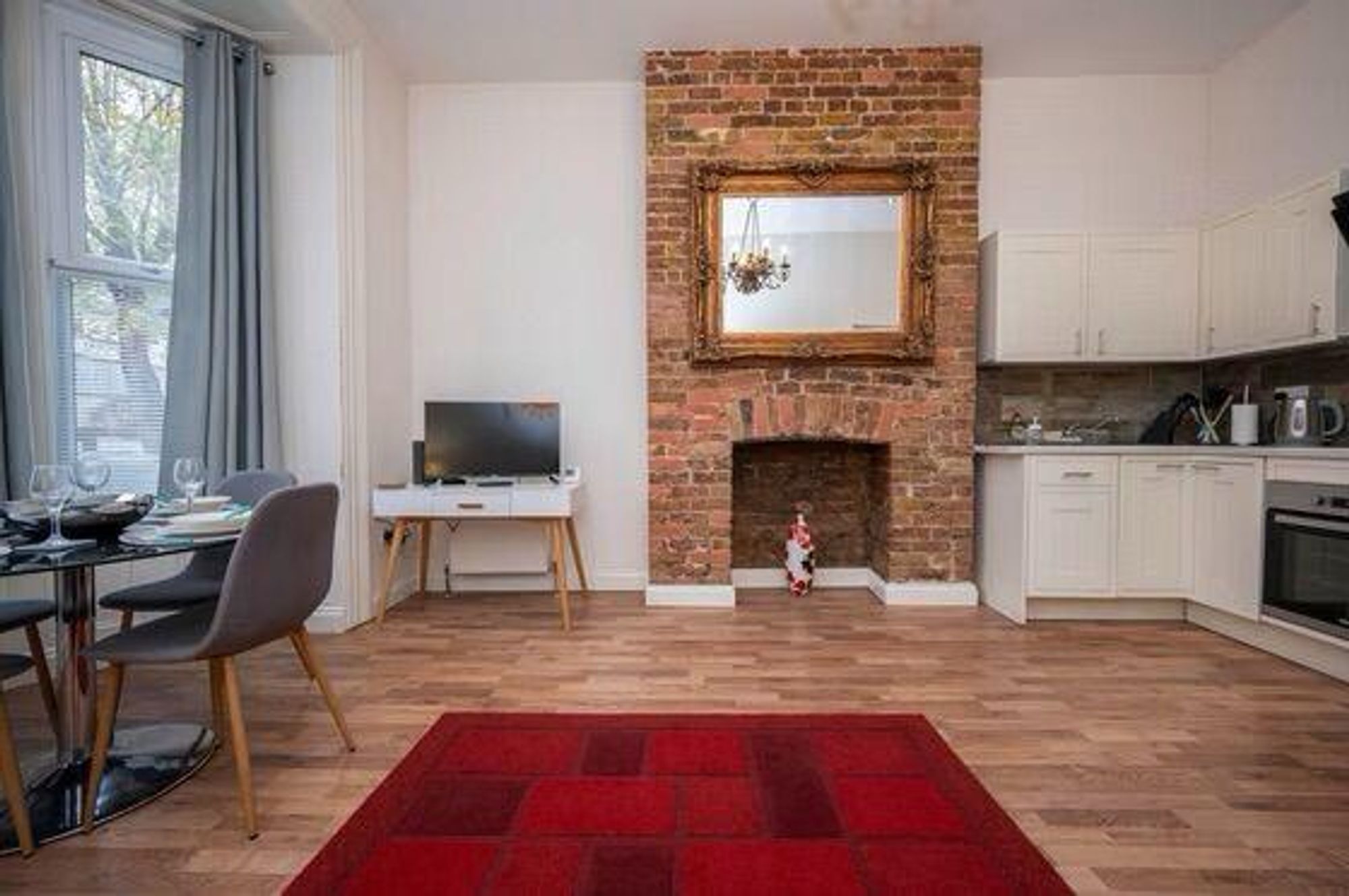 2 bed flat to rent in Marischal Road, London 8