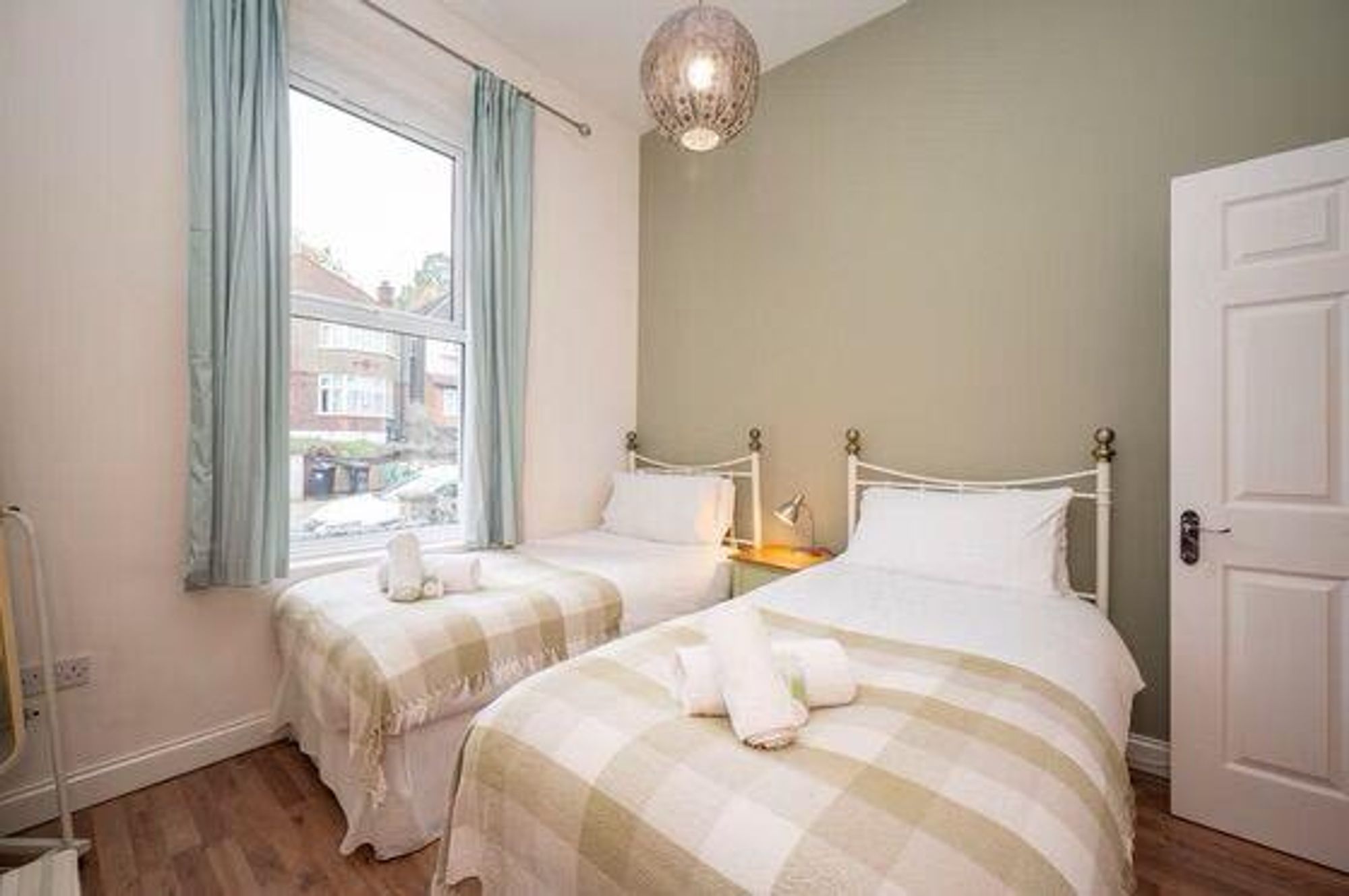 2 bed flat to rent in Marischal Road, London 3