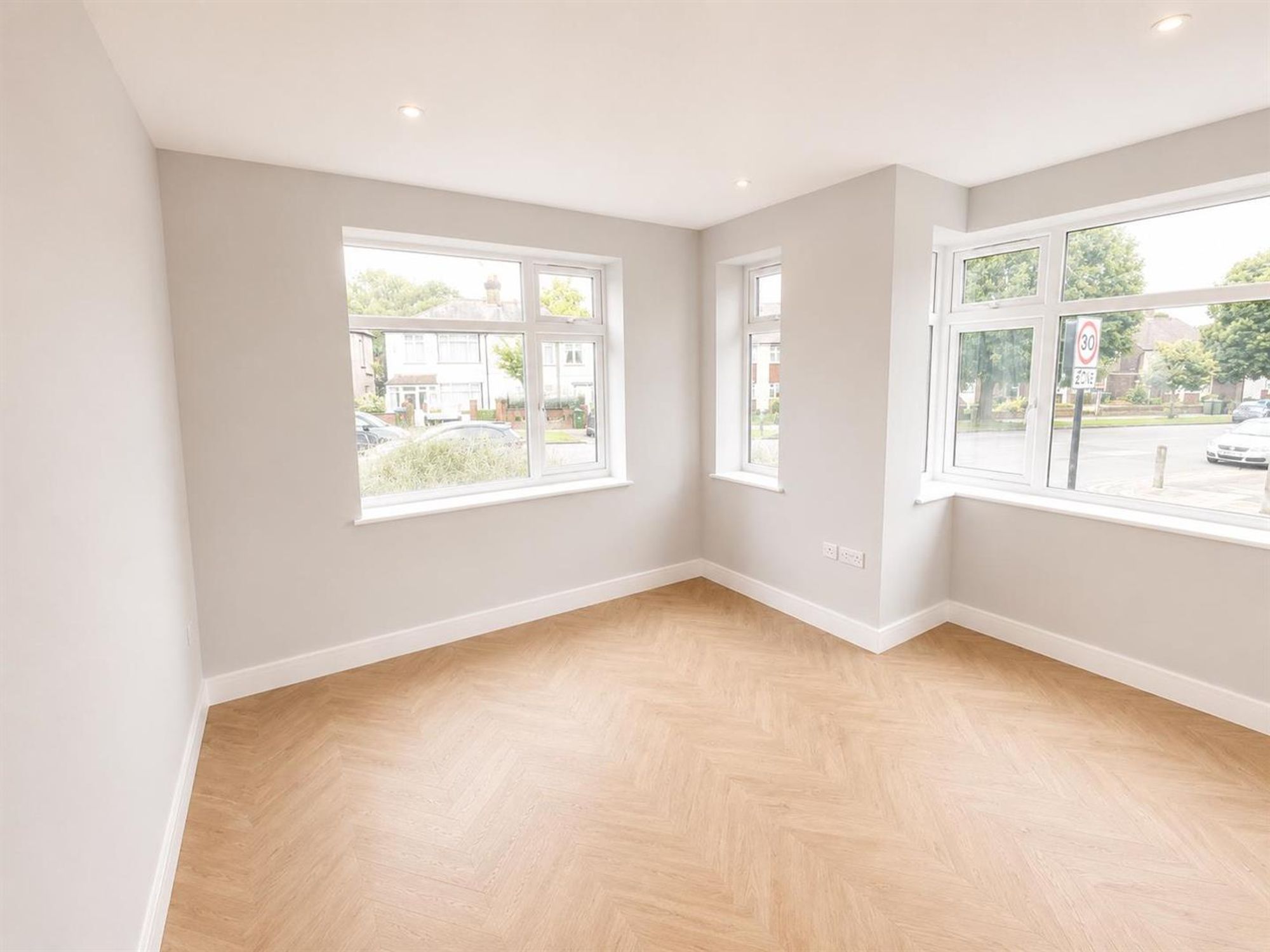 2 bed flat to rent in Footscray Road, London 2