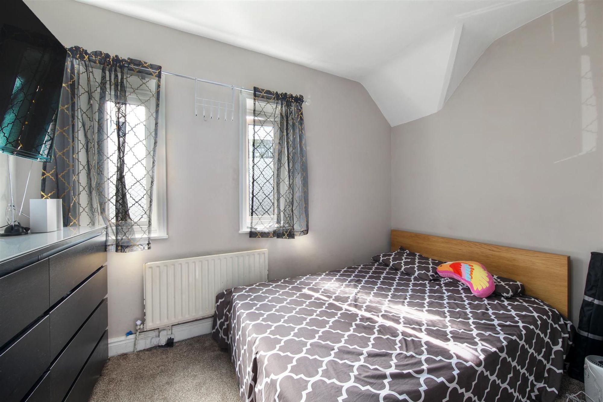 3 bed end of terrace house for sale in King Alfred Avenue, London 14