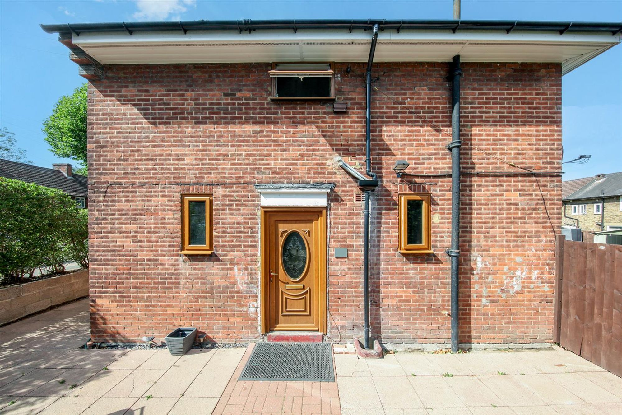 3 bed end of terrace house for sale in King Alfred Avenue, London 5