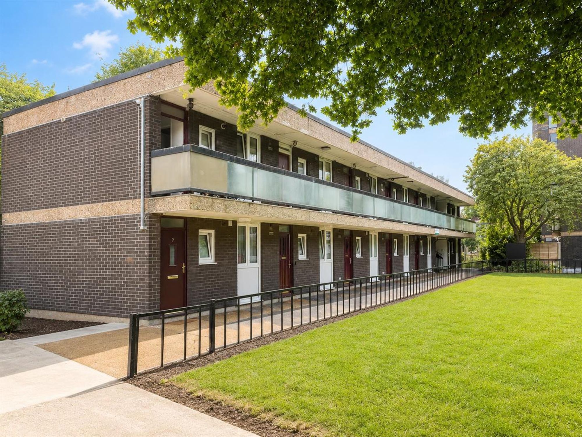 1 bed flat share to rent in Hodister Close, London 4