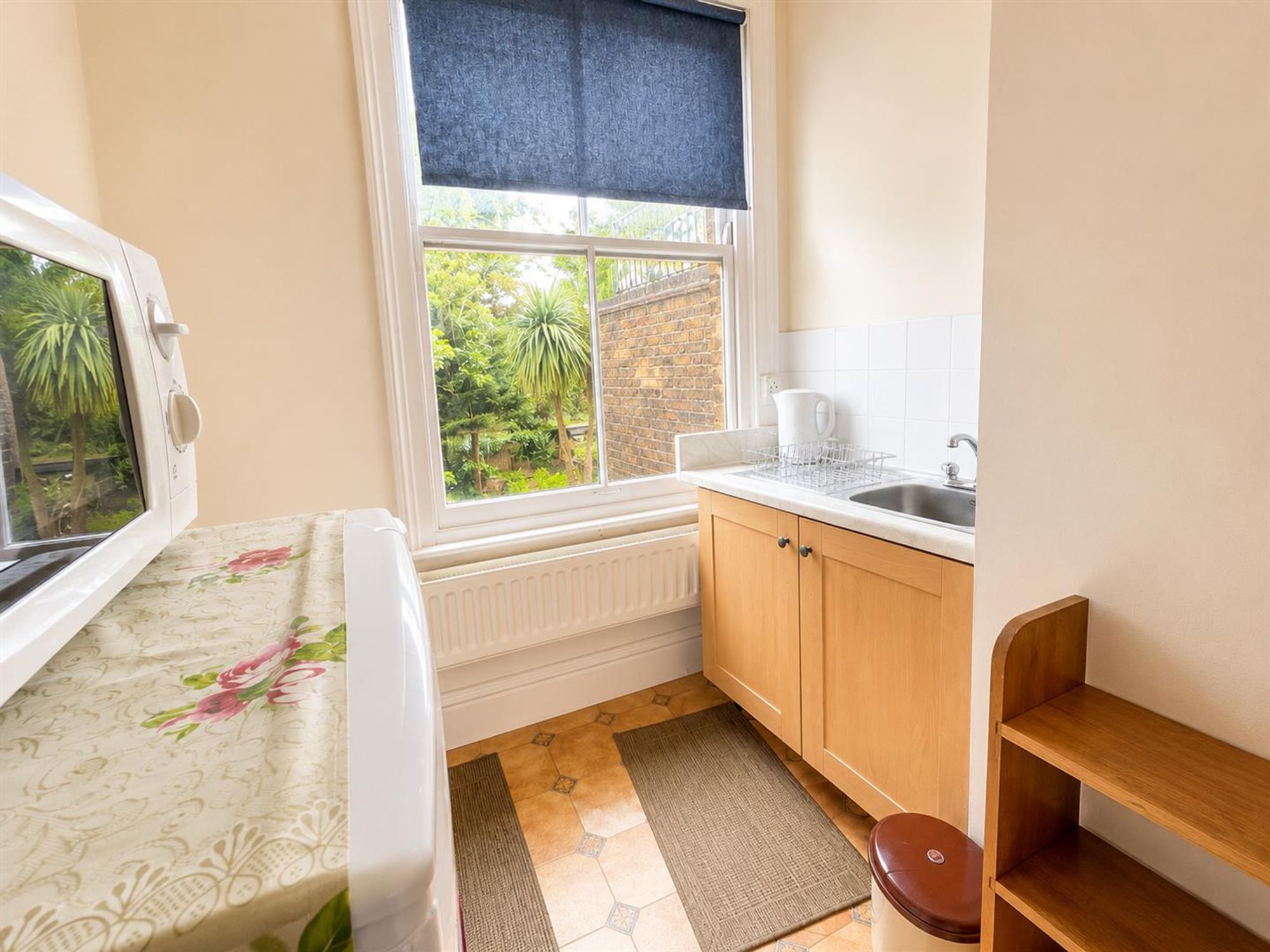1 bed house share to rent in Trafalgar Avenue, London 3