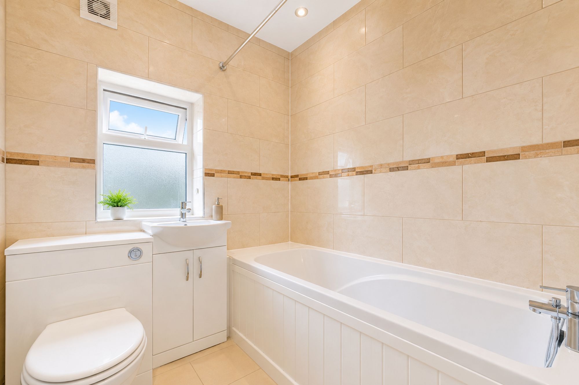 3 bed flat to rent in Shooters Hill Road, London 7