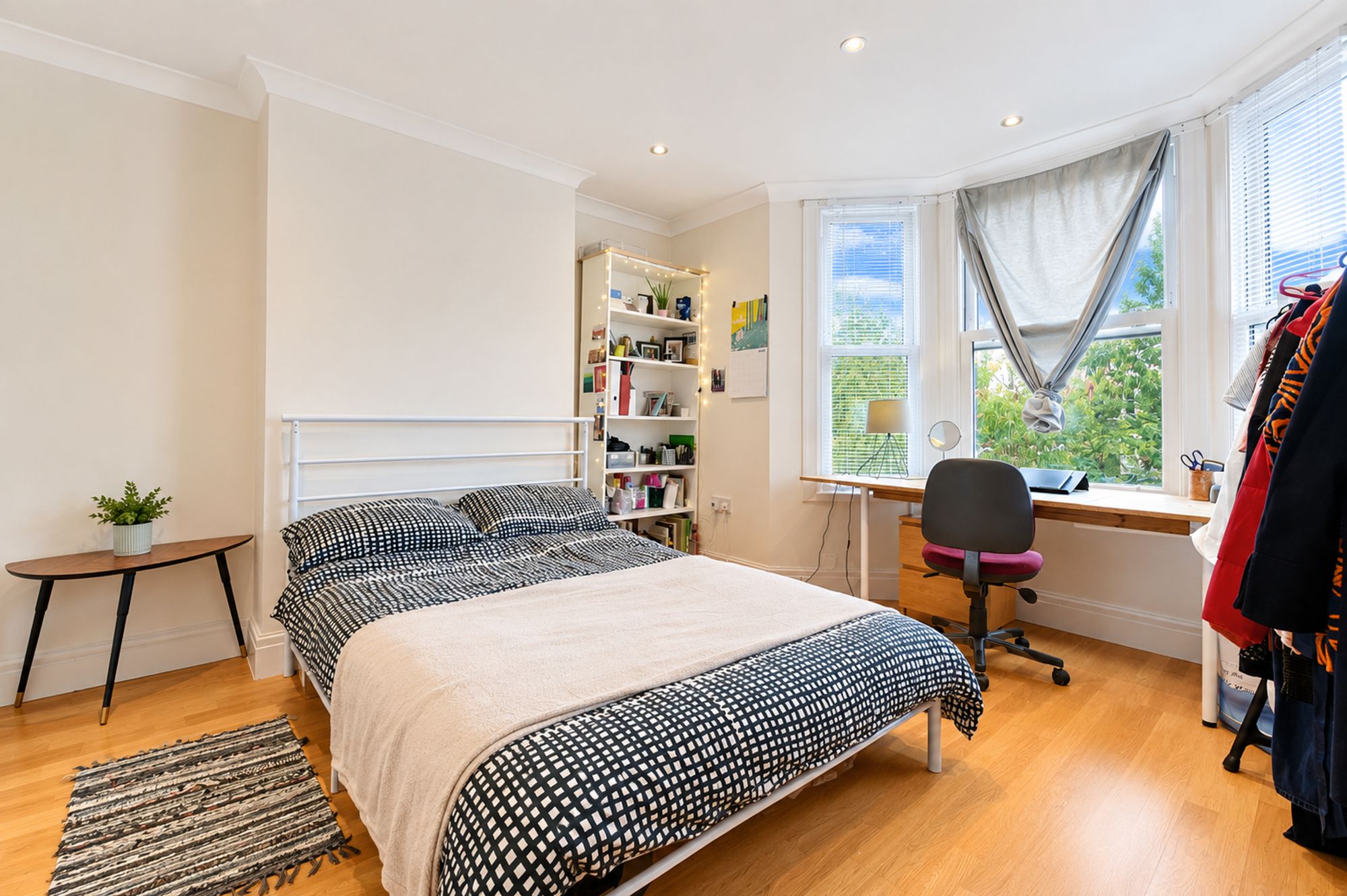 3 bed flat to rent in Shooters Hill Road, London 2