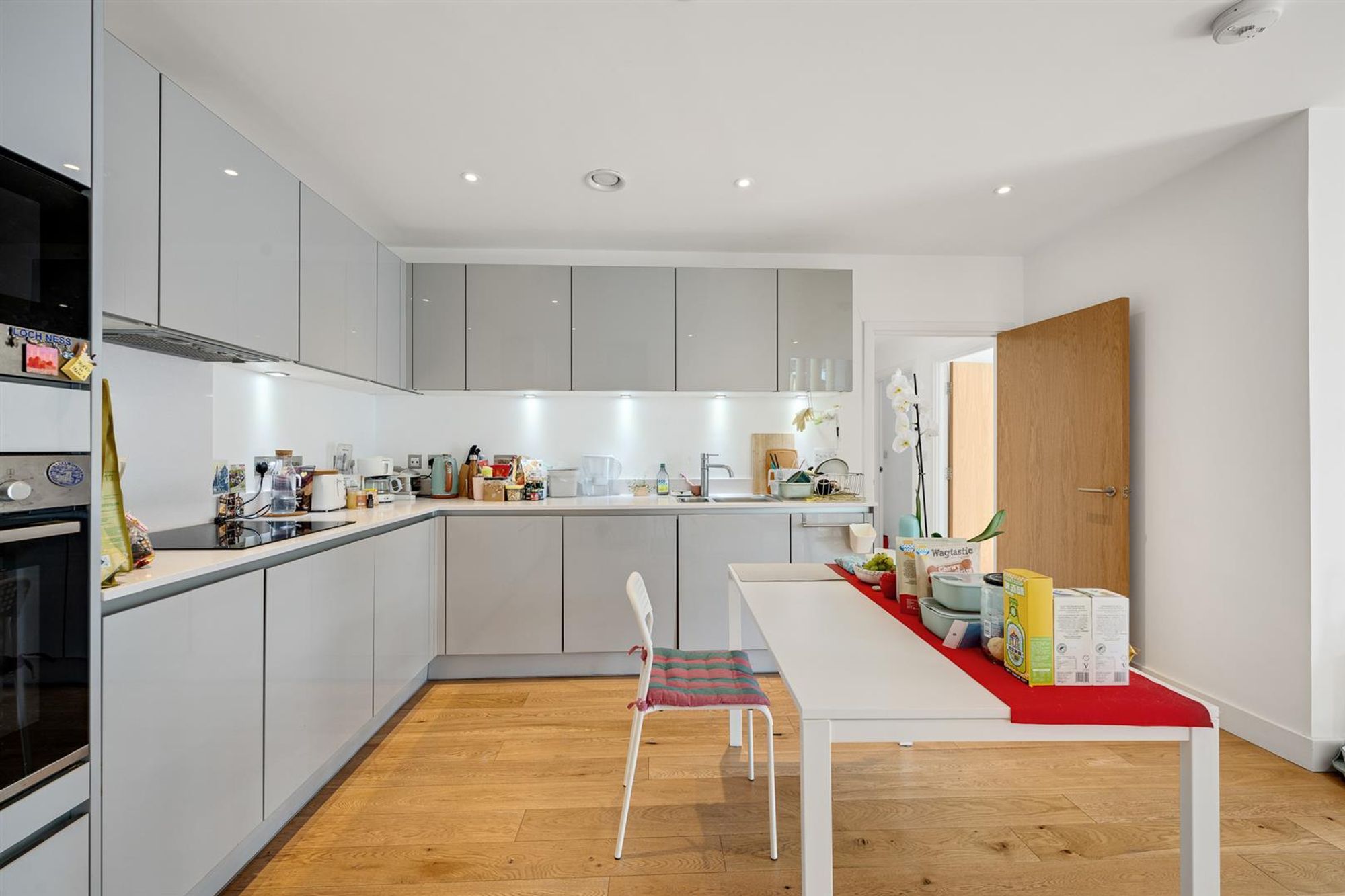 2 bed flat for sale in Station Road, London 1