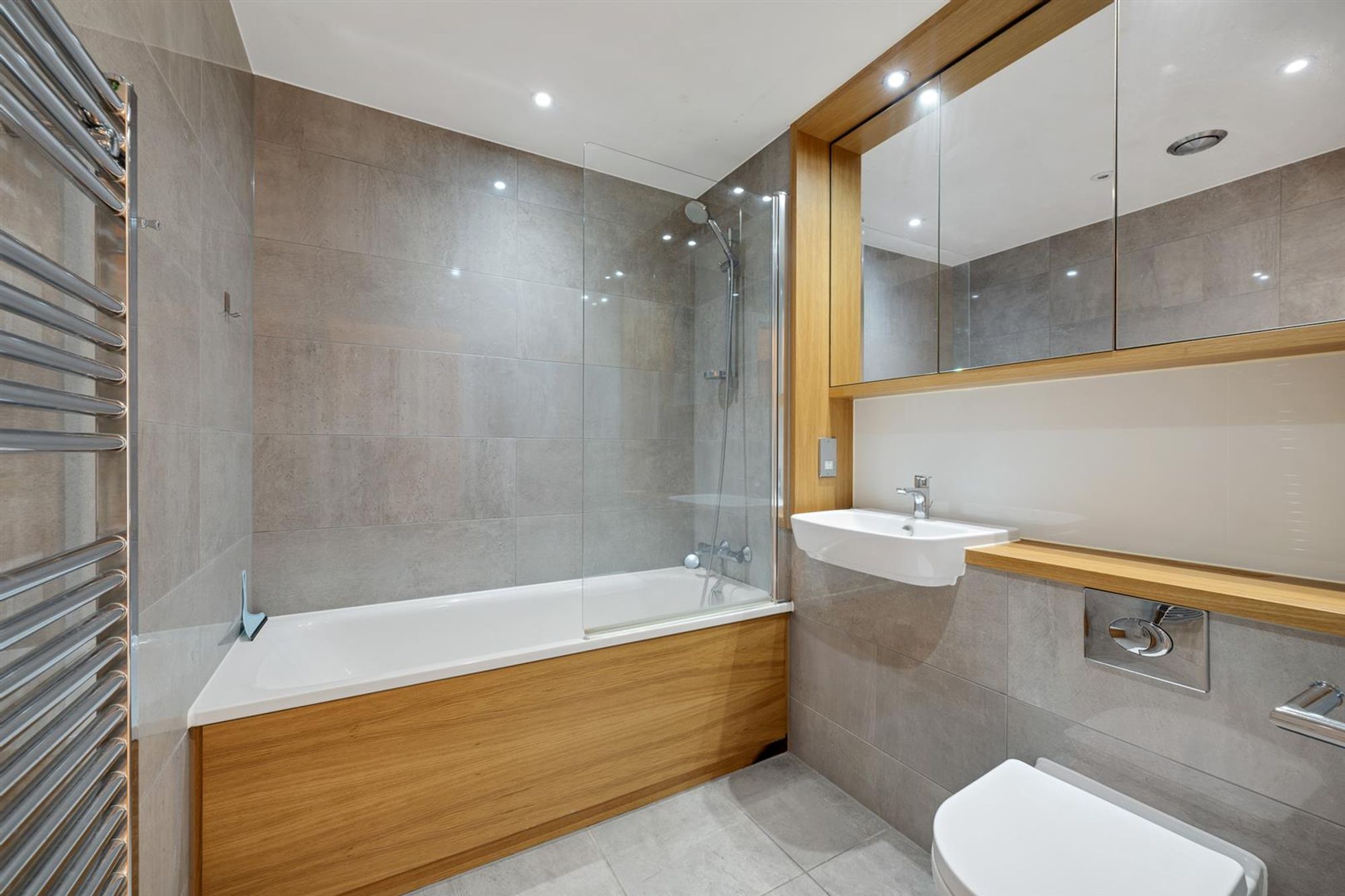 2 bed flat for sale in Station Road, London  - Property Image 3
