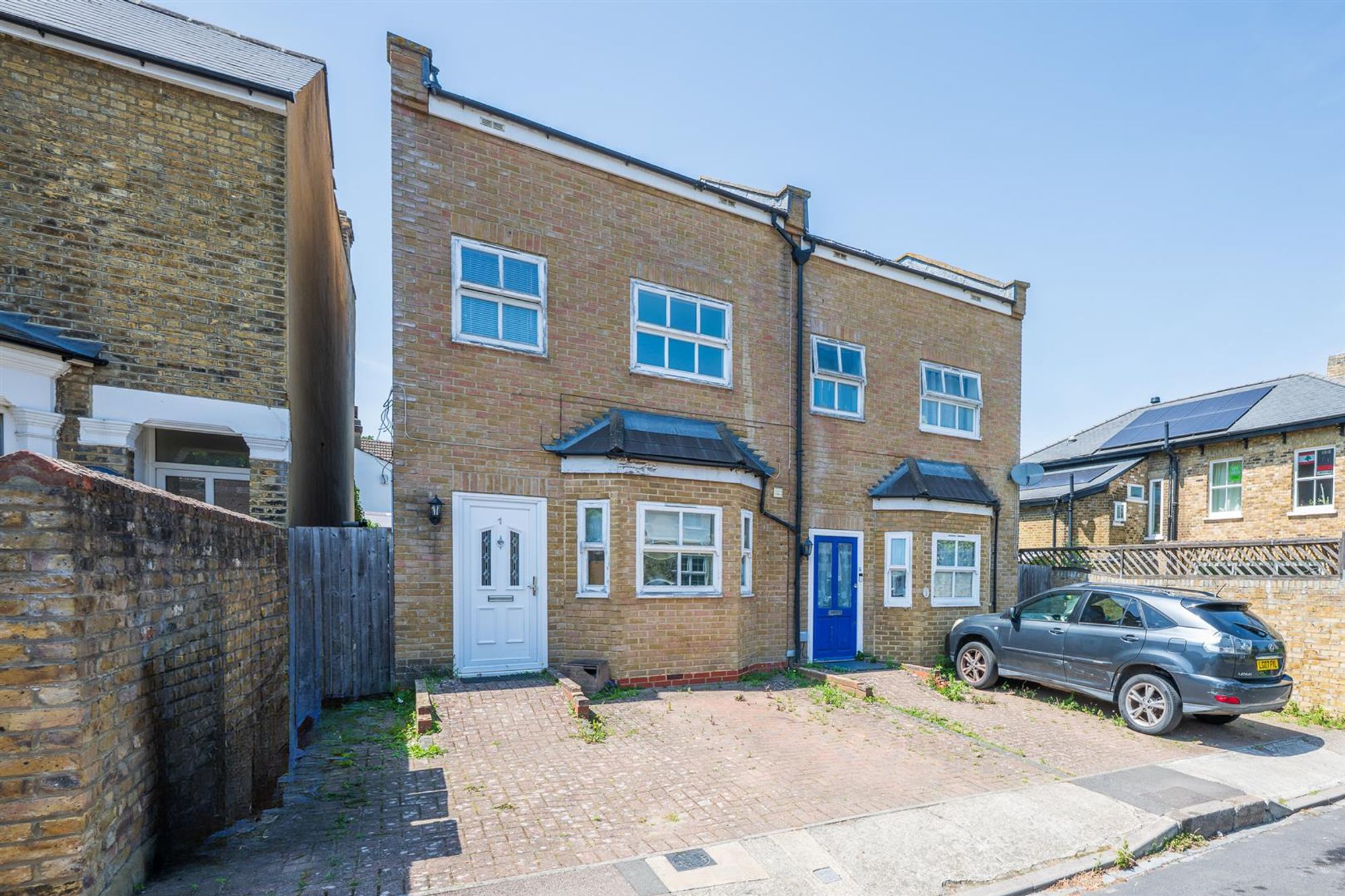 3 bed house for sale in Plum Lane, London 7