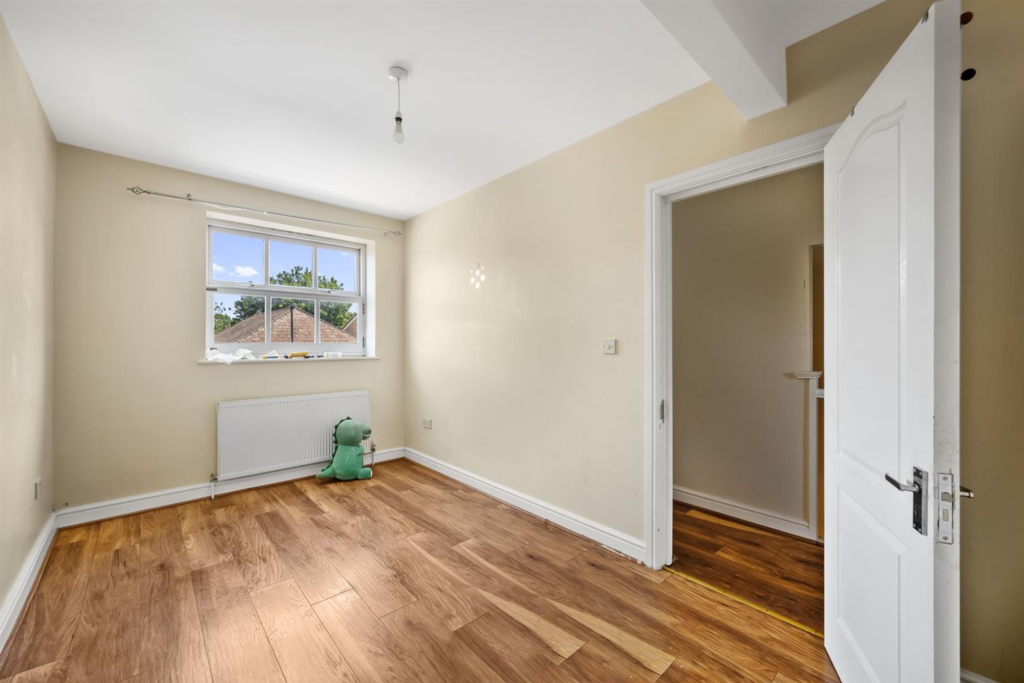 3 bed house for sale in Plum Lane, London  - Property Image 4