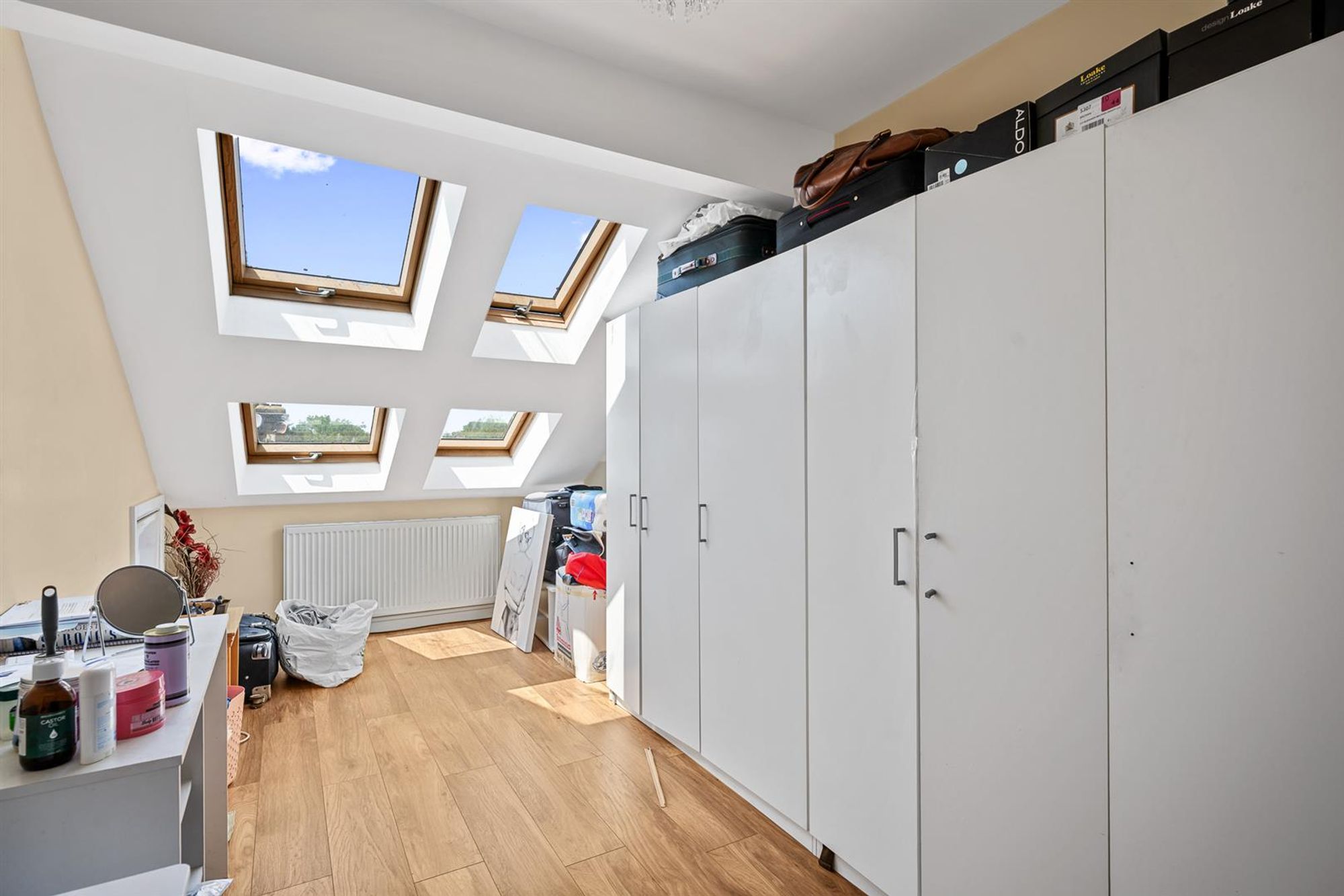 3 bed house for sale in Plum Lane, London 8