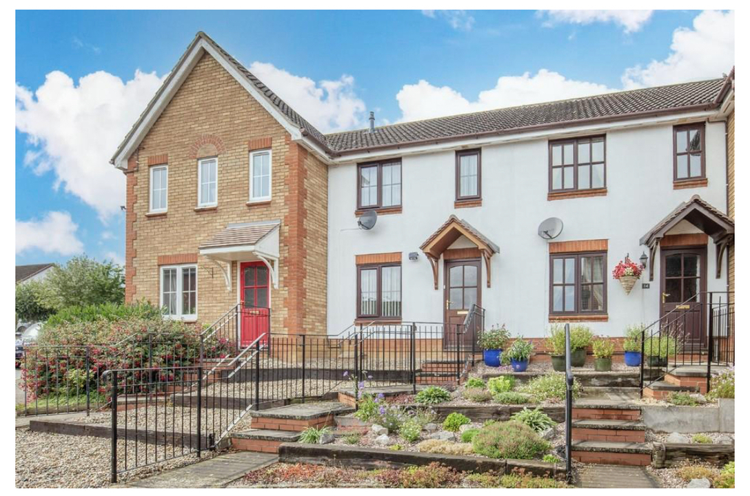 2 bed terraced house to rent in Alan Avenue, Norwich, NR15