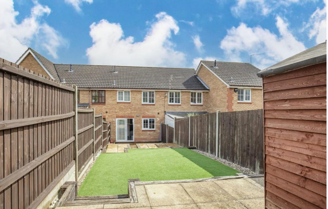 2 bed terraced house to rent in Alan Avenue, Norwich 8