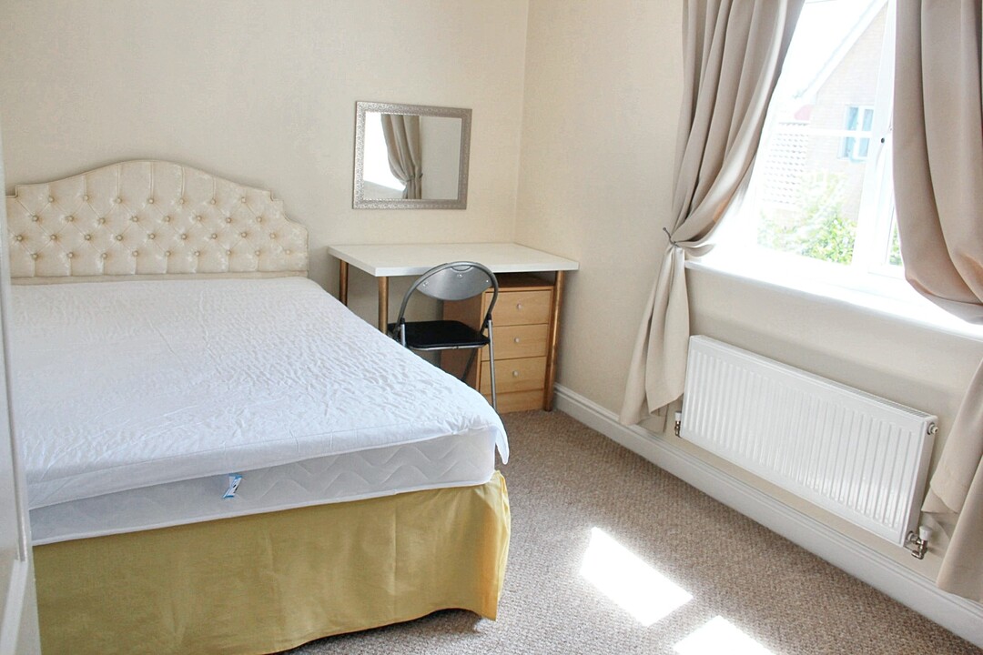 3 bed to rent in Roe Drive, Norwich  - Property Image 8