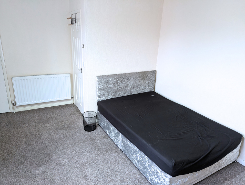 1 bed house of multiple occupation to rent in York Road, Great Yarmouth, Norfolk  - Property Image 1