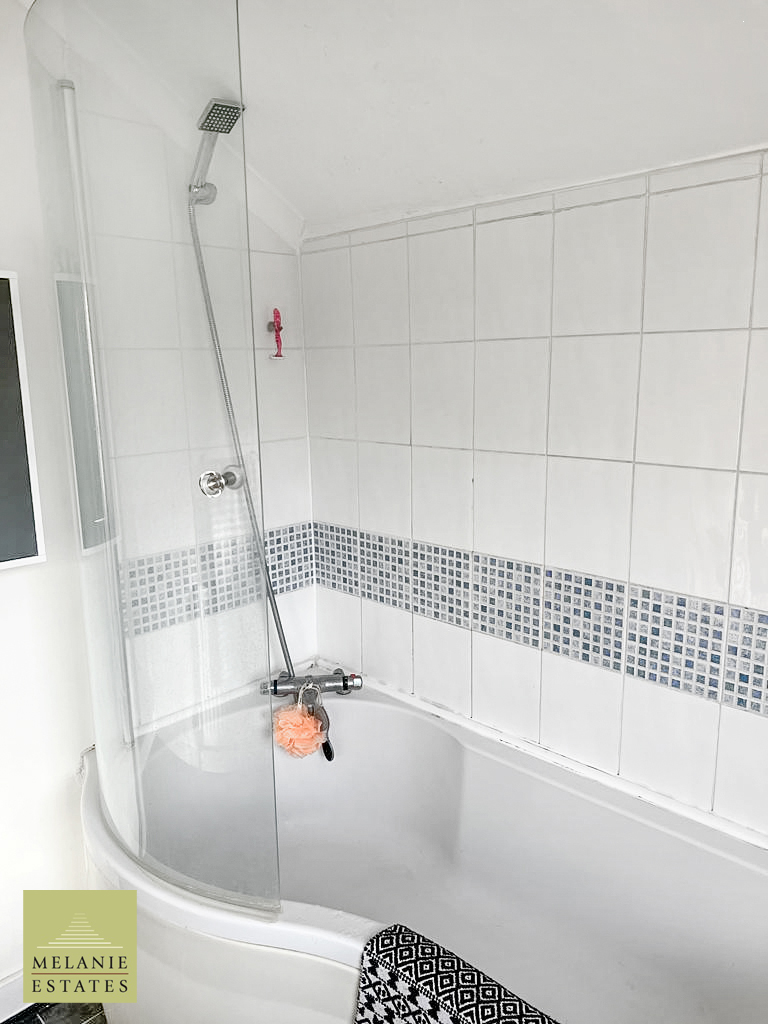 2 bed terraced house to rent in Avenue Road, Gorleston, Great Yarmouth 1