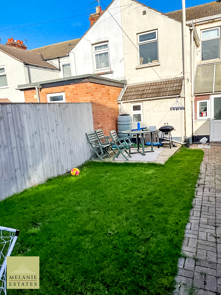 2 bed terraced house to rent in Avenue Road, Gorleston, Great Yarmouth  - Property Image 8