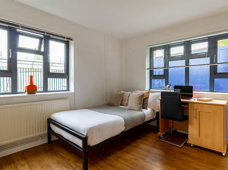 1 bed studio flat to rent in Platinum En-suite, Surrey Quays Landale House, 101 Lower Road, London - Property Image 1