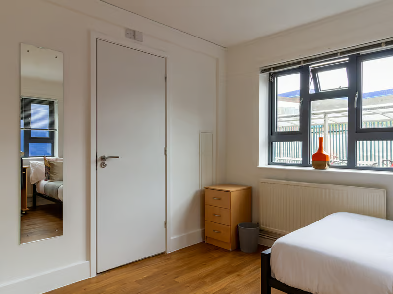 1 bed studio flat to rent in Platinum En-suite, Surrey Quays Landale House, 101 Lower Road, London  - Property Image 2