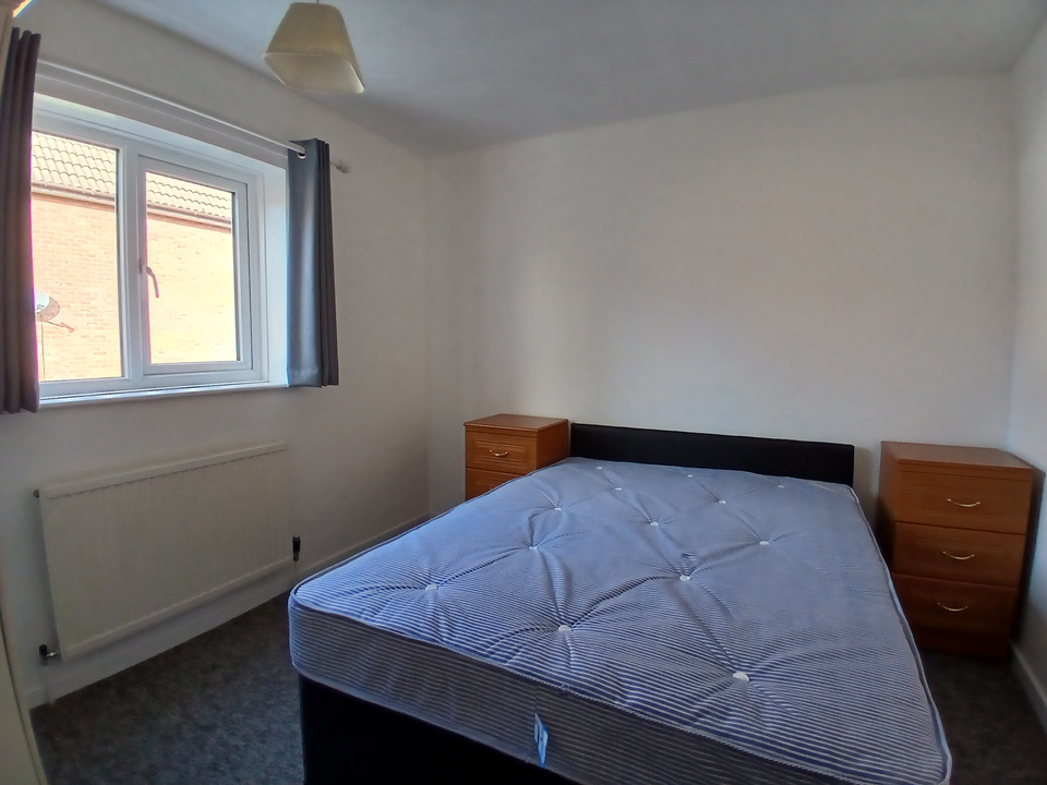 3 bed semi-detached house to rent in Lindford Drive, Norwich 4