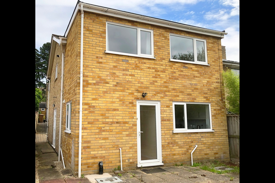 6 bed semi-detached house to rent in Leng Crescent, Norwich, Norfolk - Property Image 1