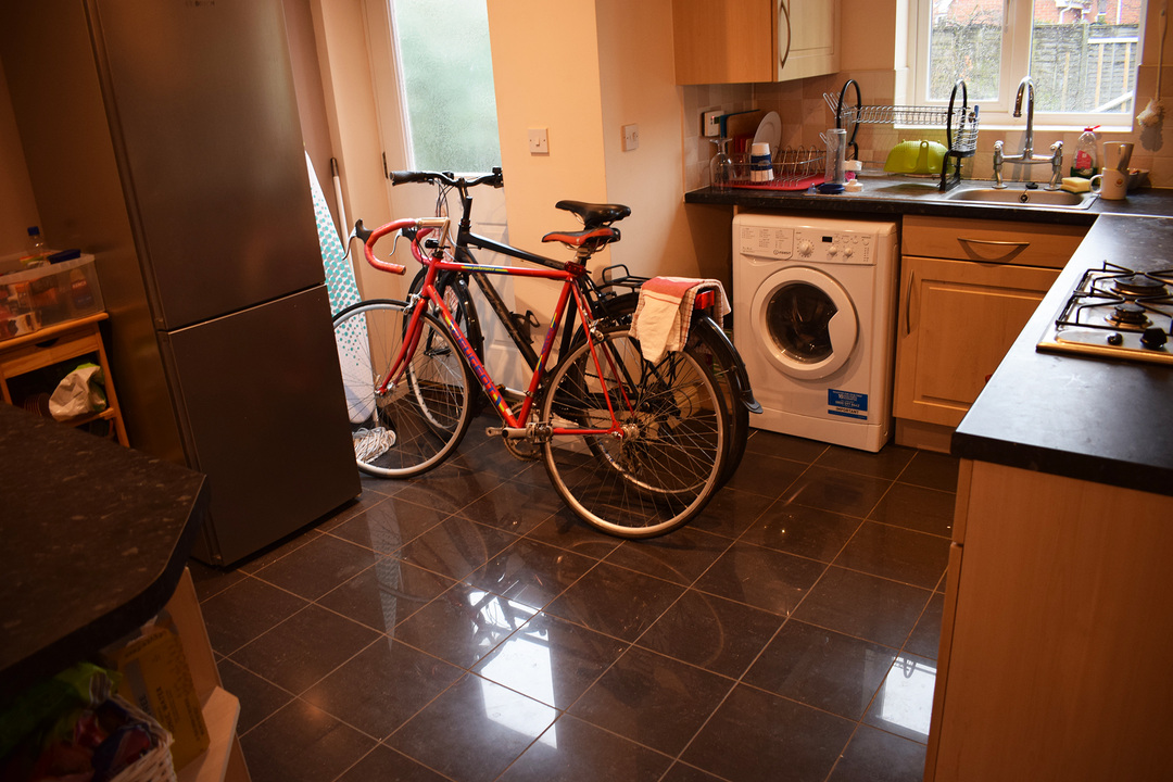 4 bed detached house to rent in Alicante Way, Norwich 2