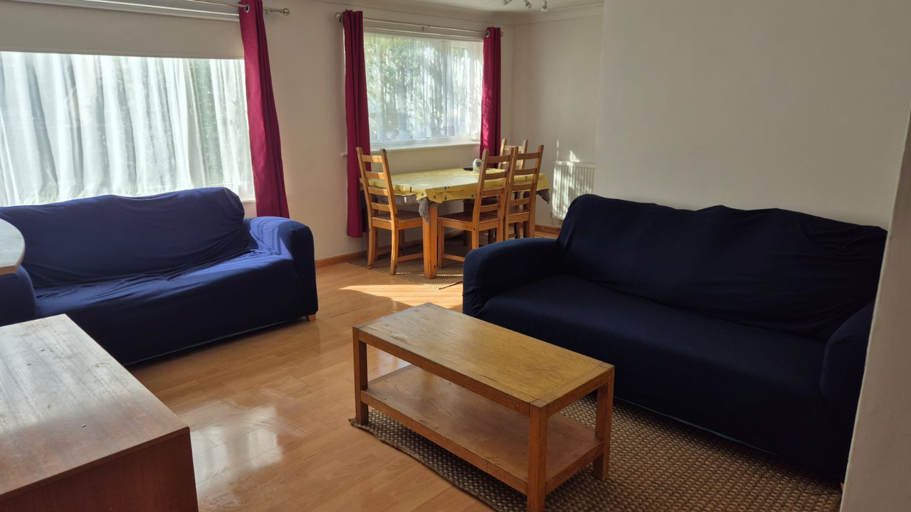 3 bed semi-detached house to rent in Leng Crescent, Norwich, Norfolk 1