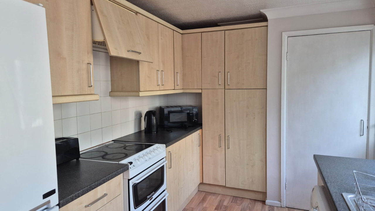 3 bed semi-detached house to rent in Leng Crescent, Norwich, Norfolk  - Property Image 3